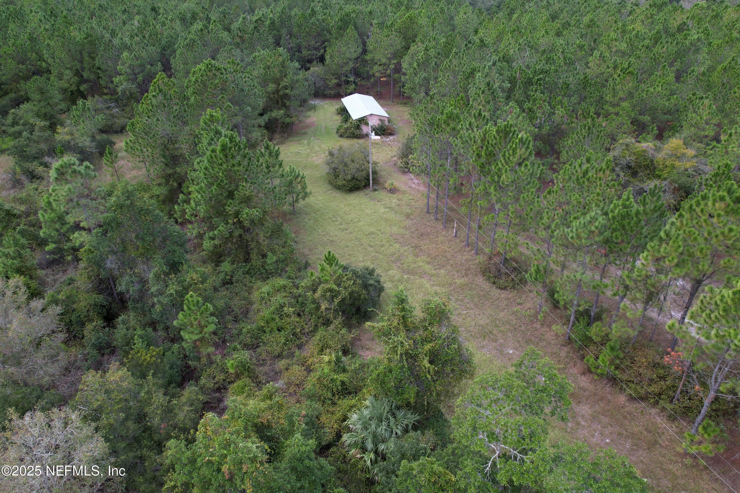 Photo 2 of 139 LAKEWAY Drive, Georgetown, FL 32139