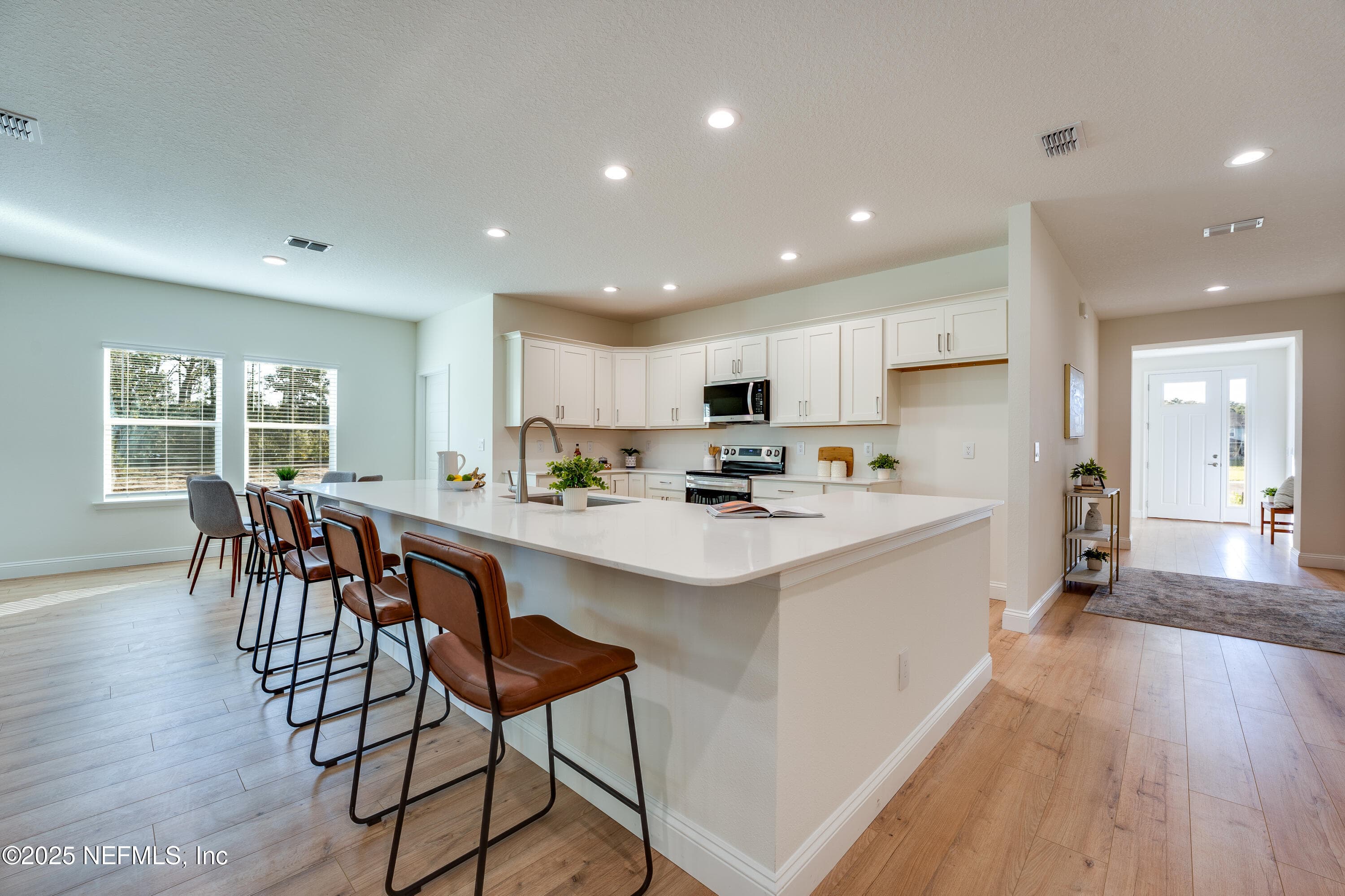 Photo 8 of 15704 NORTHSIDE Drive E, Jacksonville, FL 32218