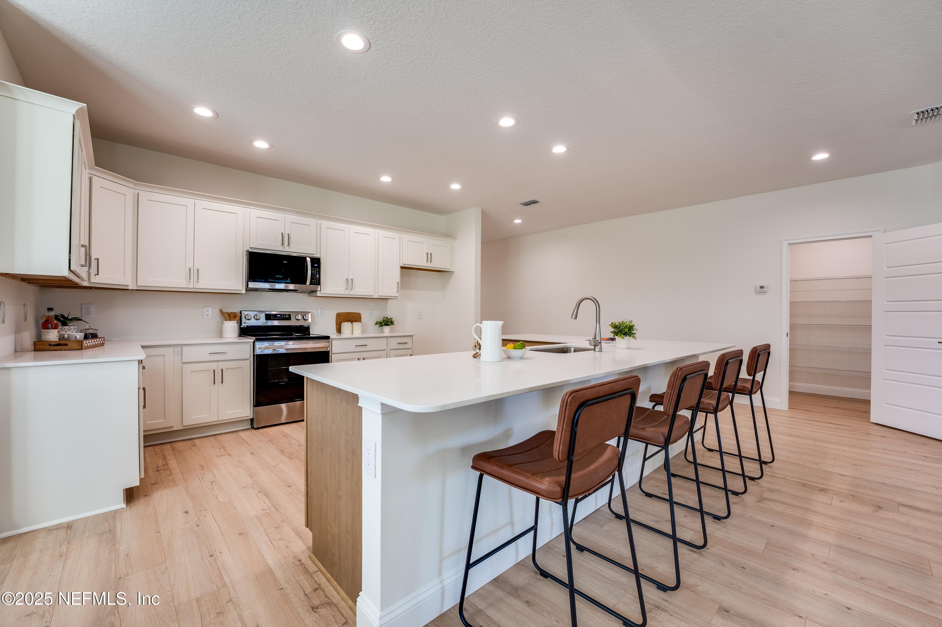 Photo 9 of 15704 NORTHSIDE Drive E, Jacksonville, FL 32218