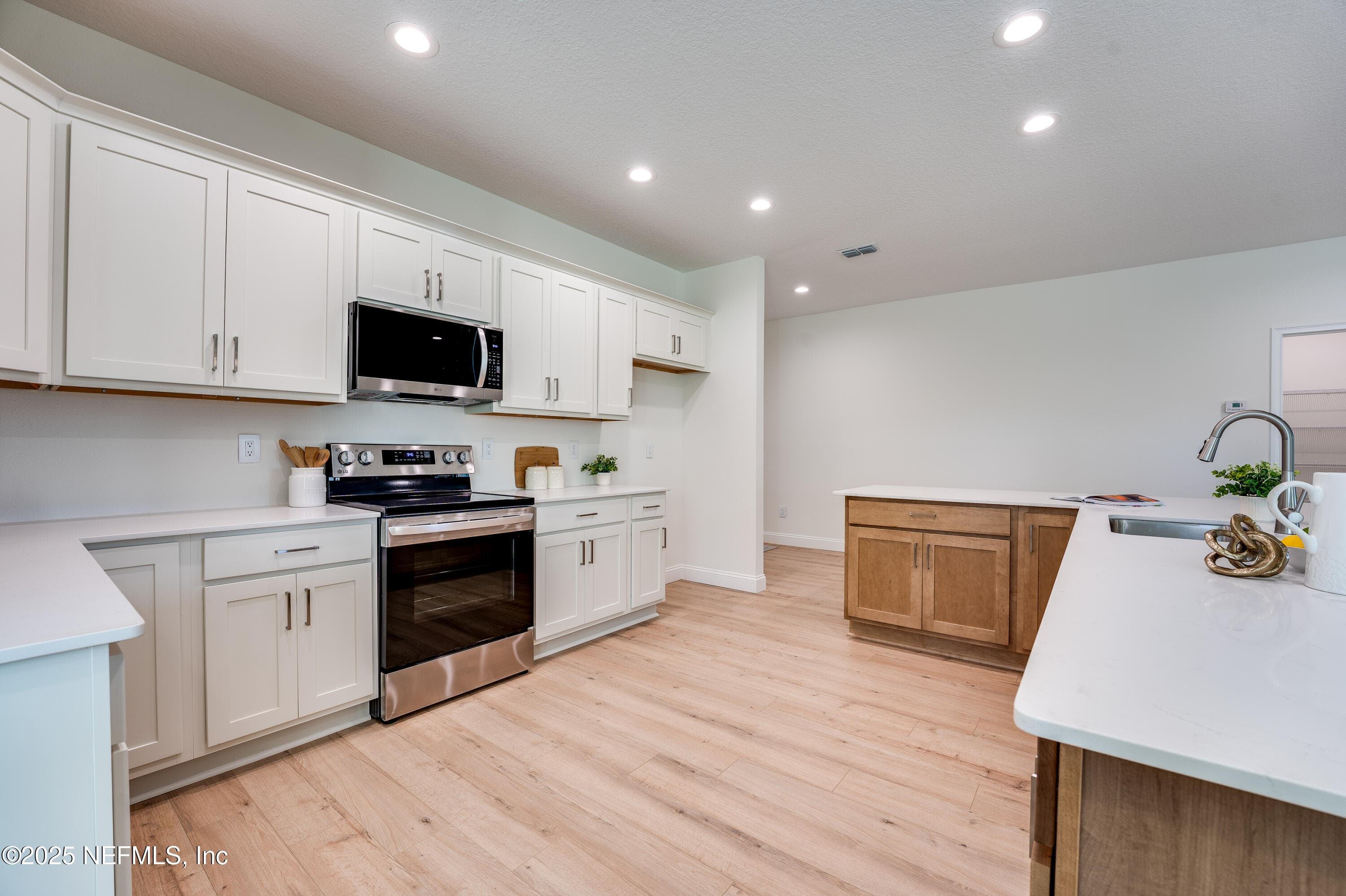 Photo 10 of 15704 NORTHSIDE Drive E, Jacksonville, FL 32218