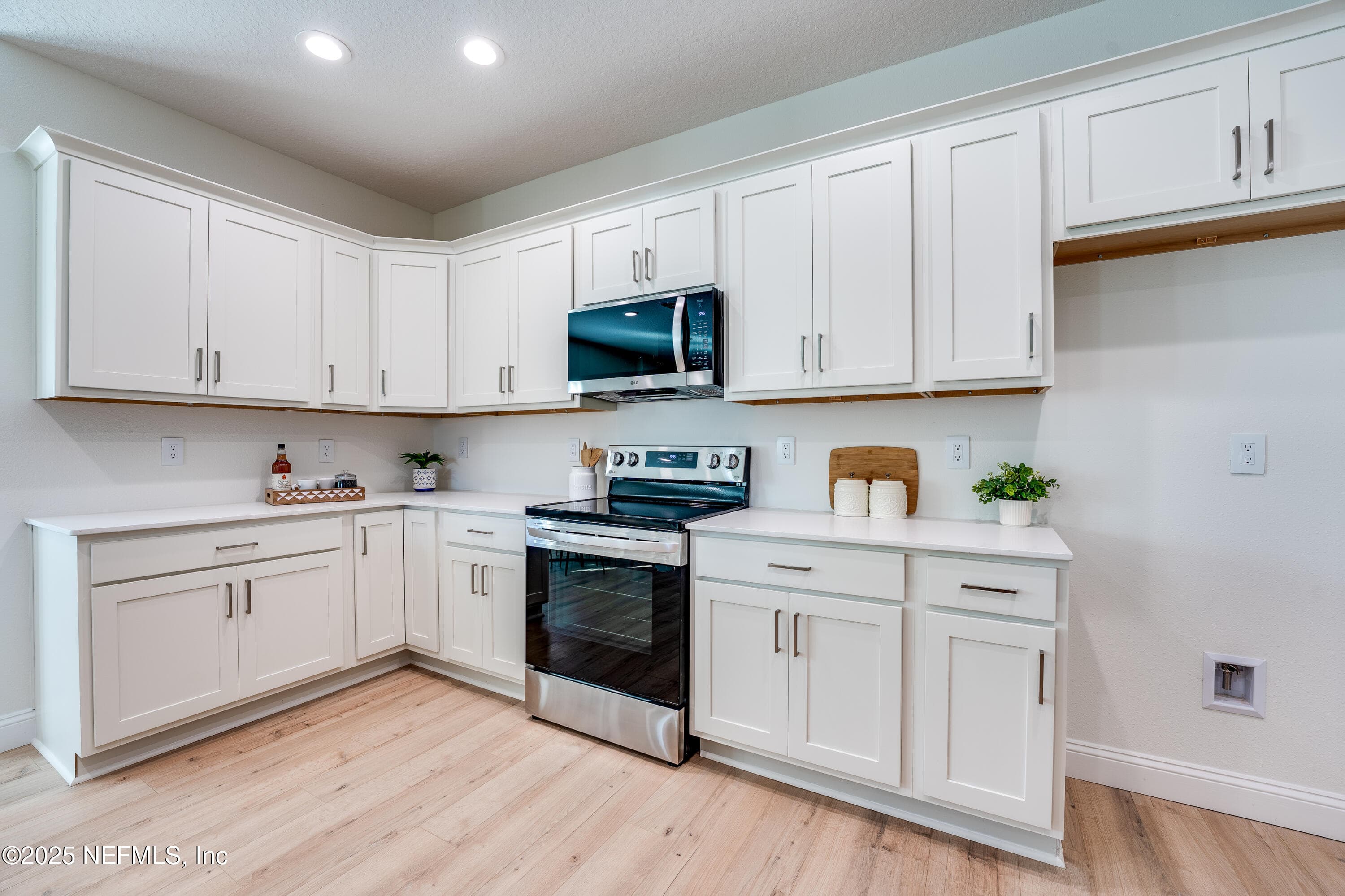Photo 13 of 15704 NORTHSIDE Drive E, Jacksonville, FL 32218