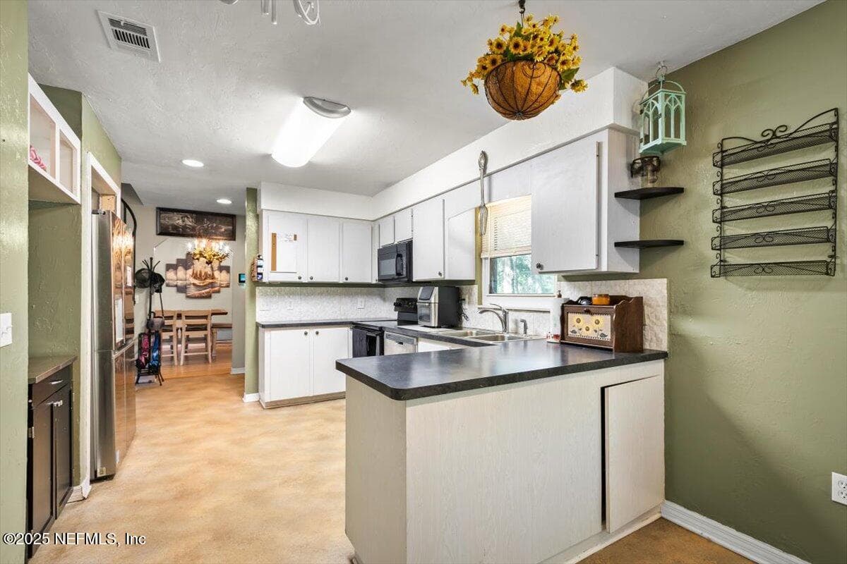 Photo 11 of 407 LAKESHORE Drive, Starke, FL 32091