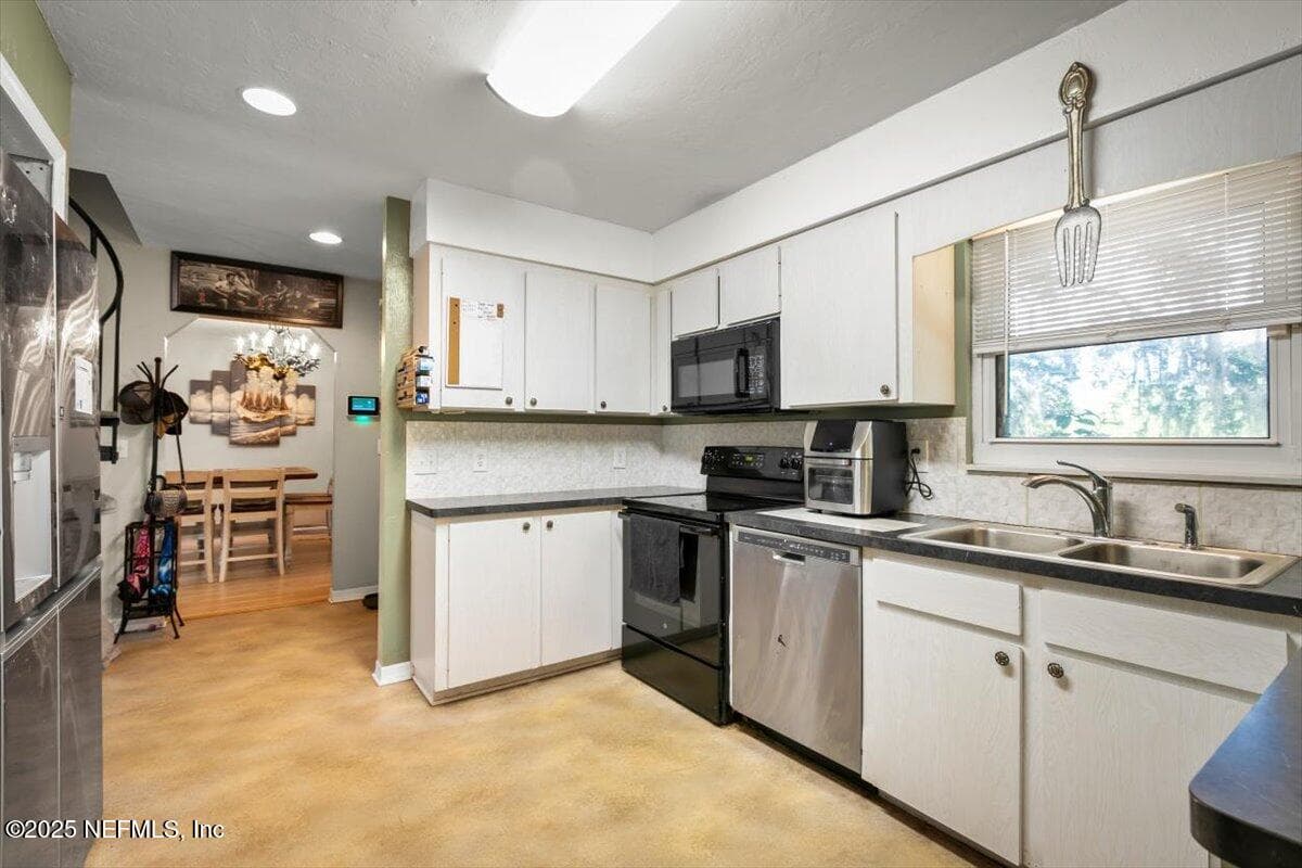 Photo 12 of 407 LAKESHORE Drive, Starke, FL 32091