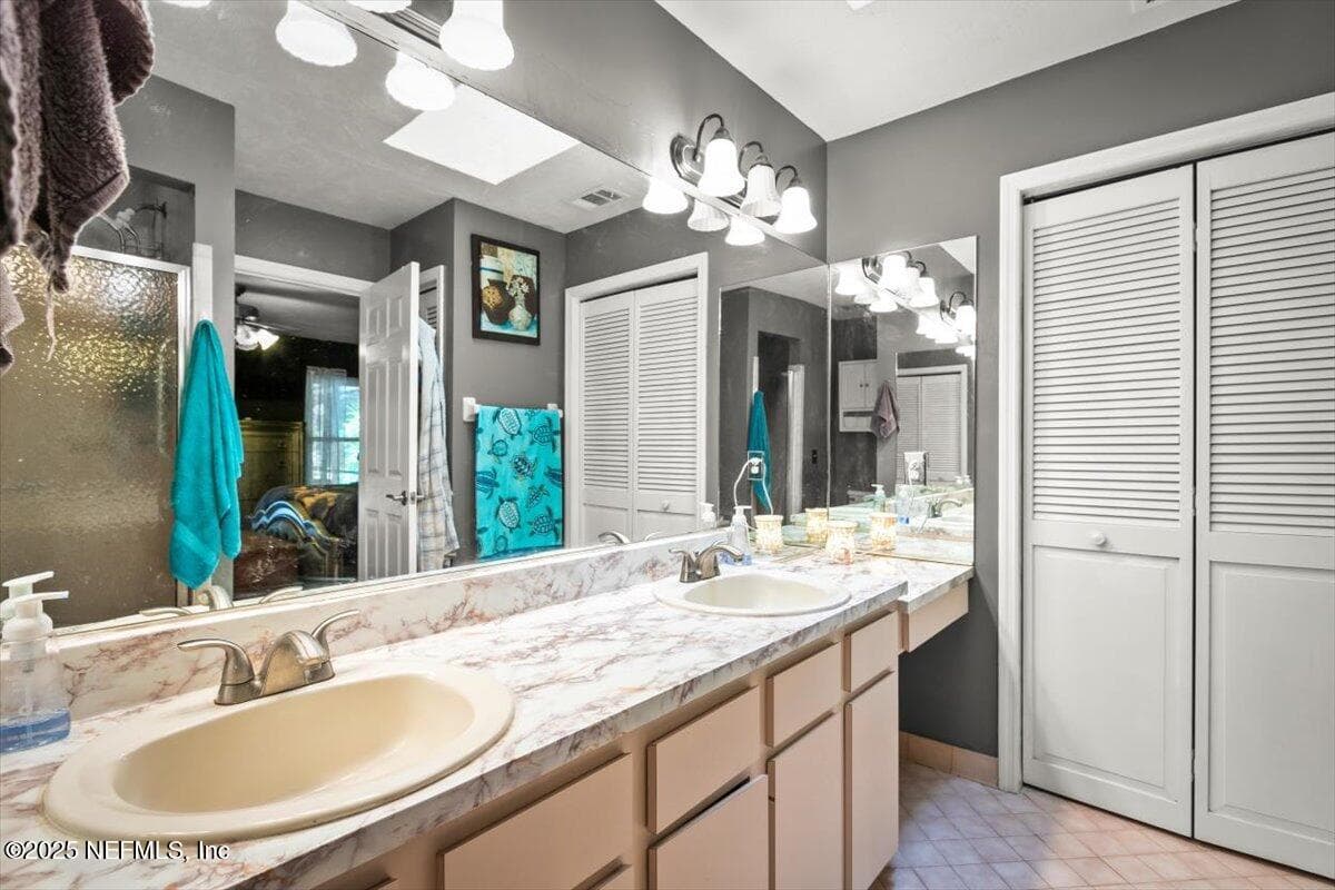 Photo 17 of 407 LAKESHORE Drive, Starke, FL 32091