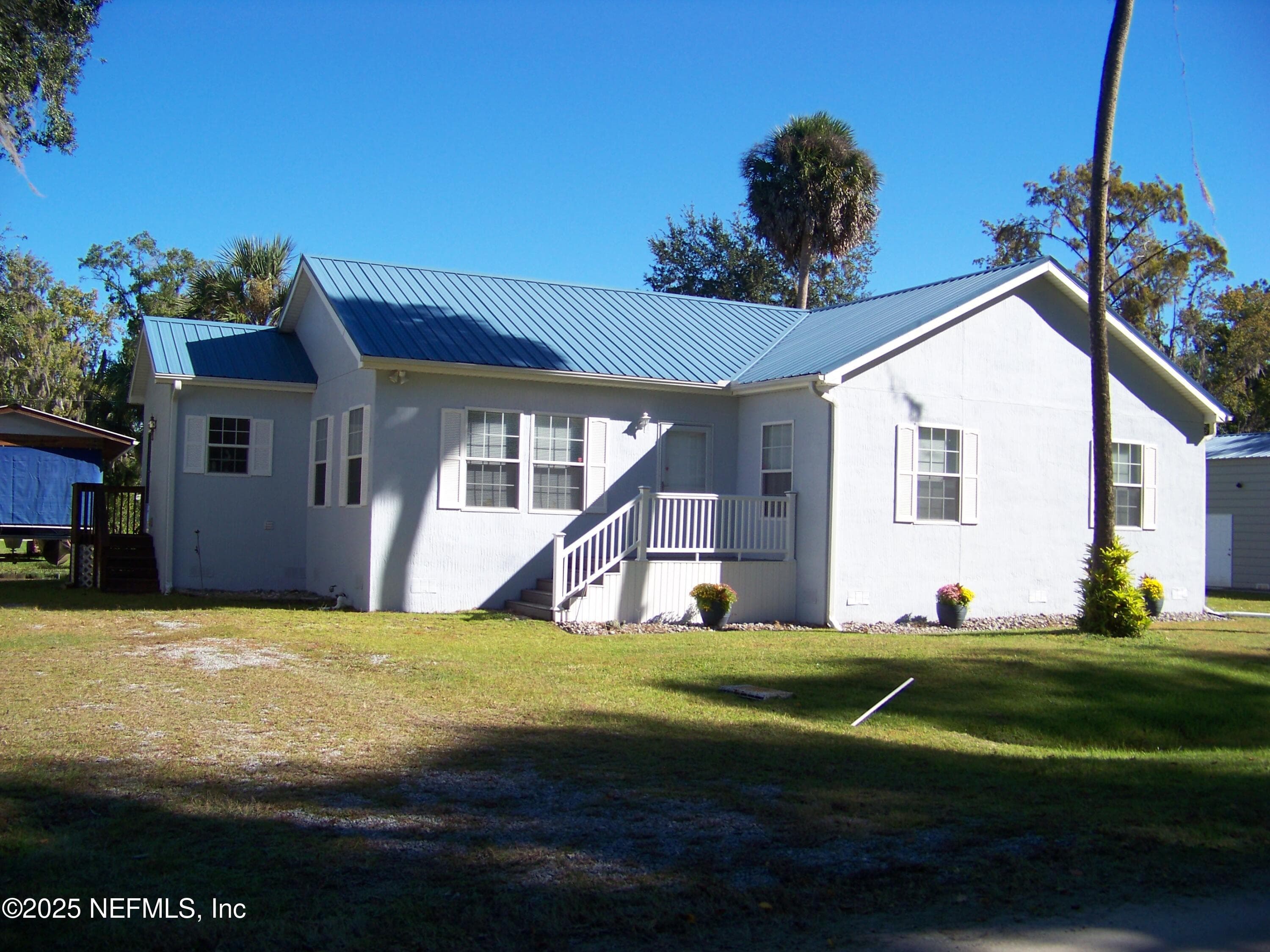 Beautiful curb appeal — 118 HICKS Avenue, Crescent City, FL 32112
