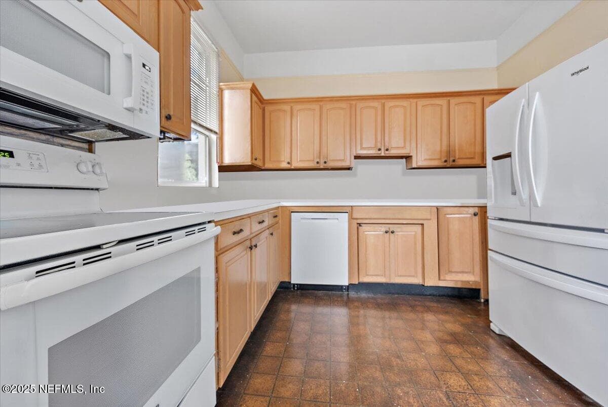 virtually emptied — 517 BEACH Avenue, Atlantic Beach, FL 32233