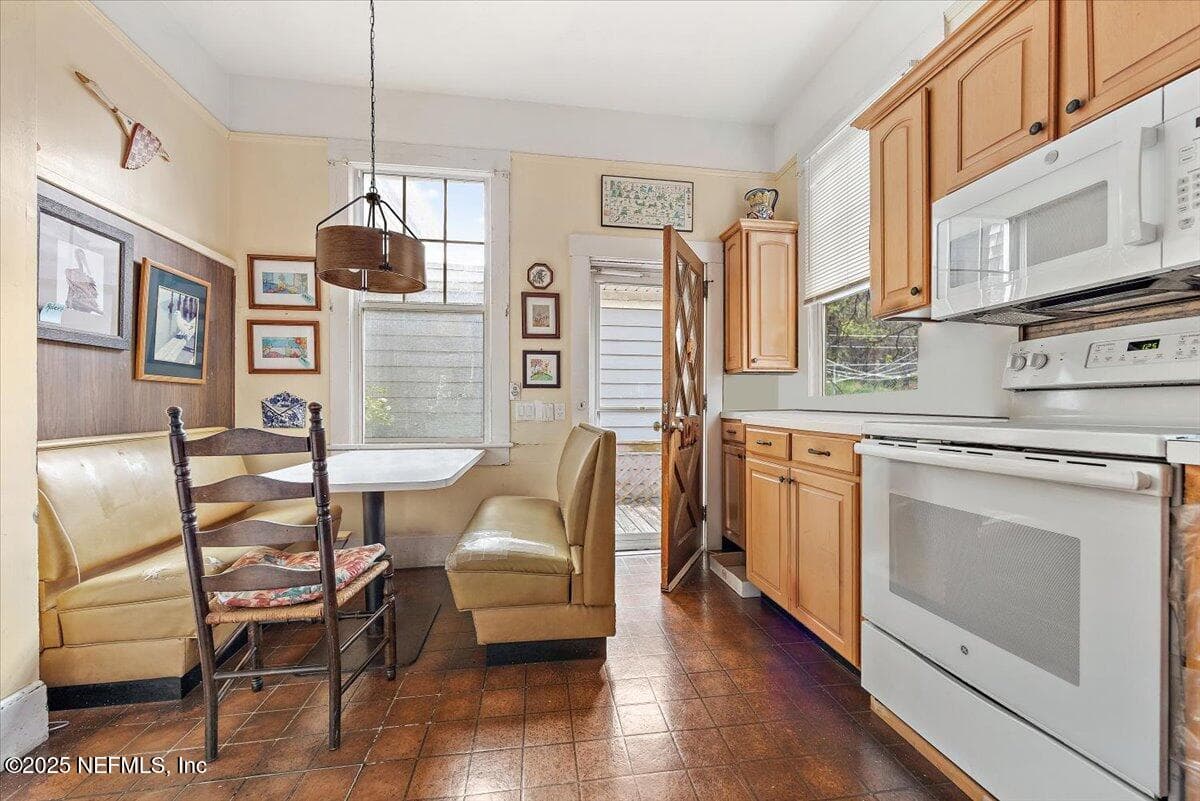 virtually emptied — 517 BEACH Avenue, Atlantic Beach, FL 32233