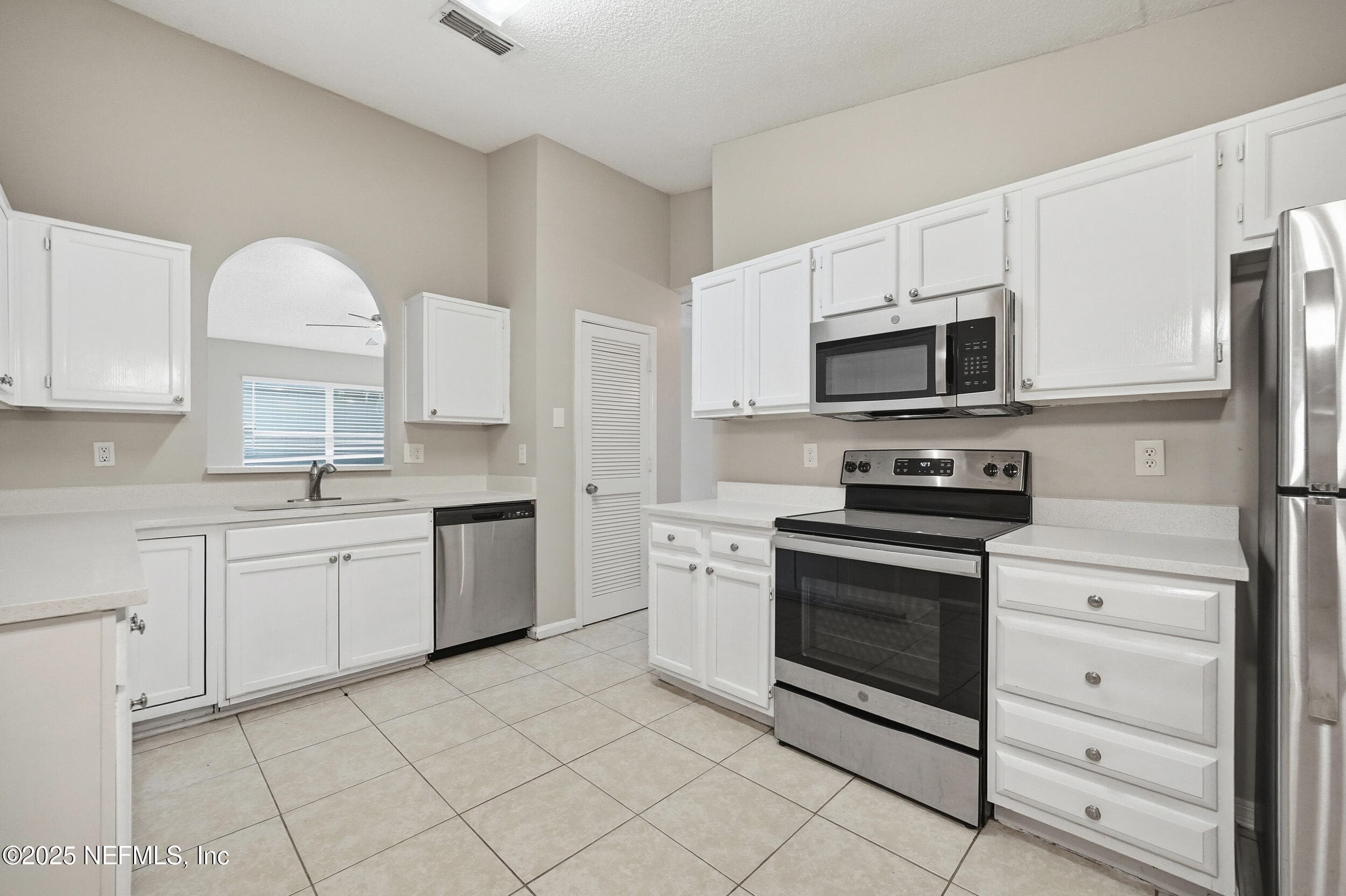 Photo 9 of 905 GAVAGAN Road, Jacksonville, FL 32233