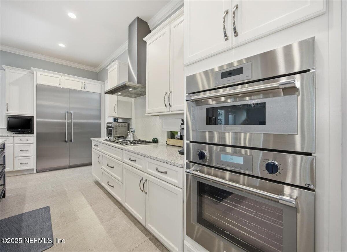 There is a pass thru drawer from the kitchen to the pantry! So convienent! It's to the left of the oven. — 4 SUMMER Court, Jacksonville Beach, FL 32250