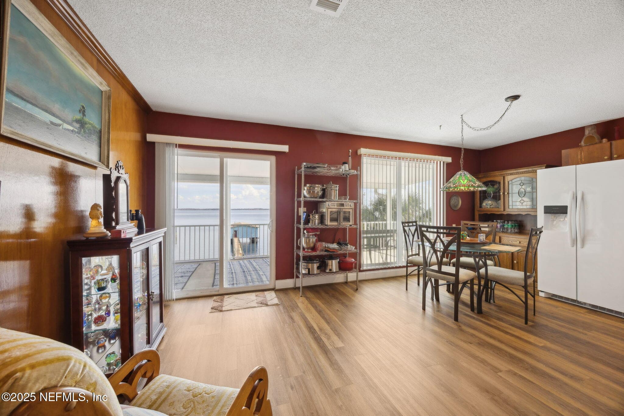 Upper-level sitting area with 2 sliding glass door to porch area overlooking Lake Crescent — 259 S PROSPECT Street, Crescent City, FL 32112