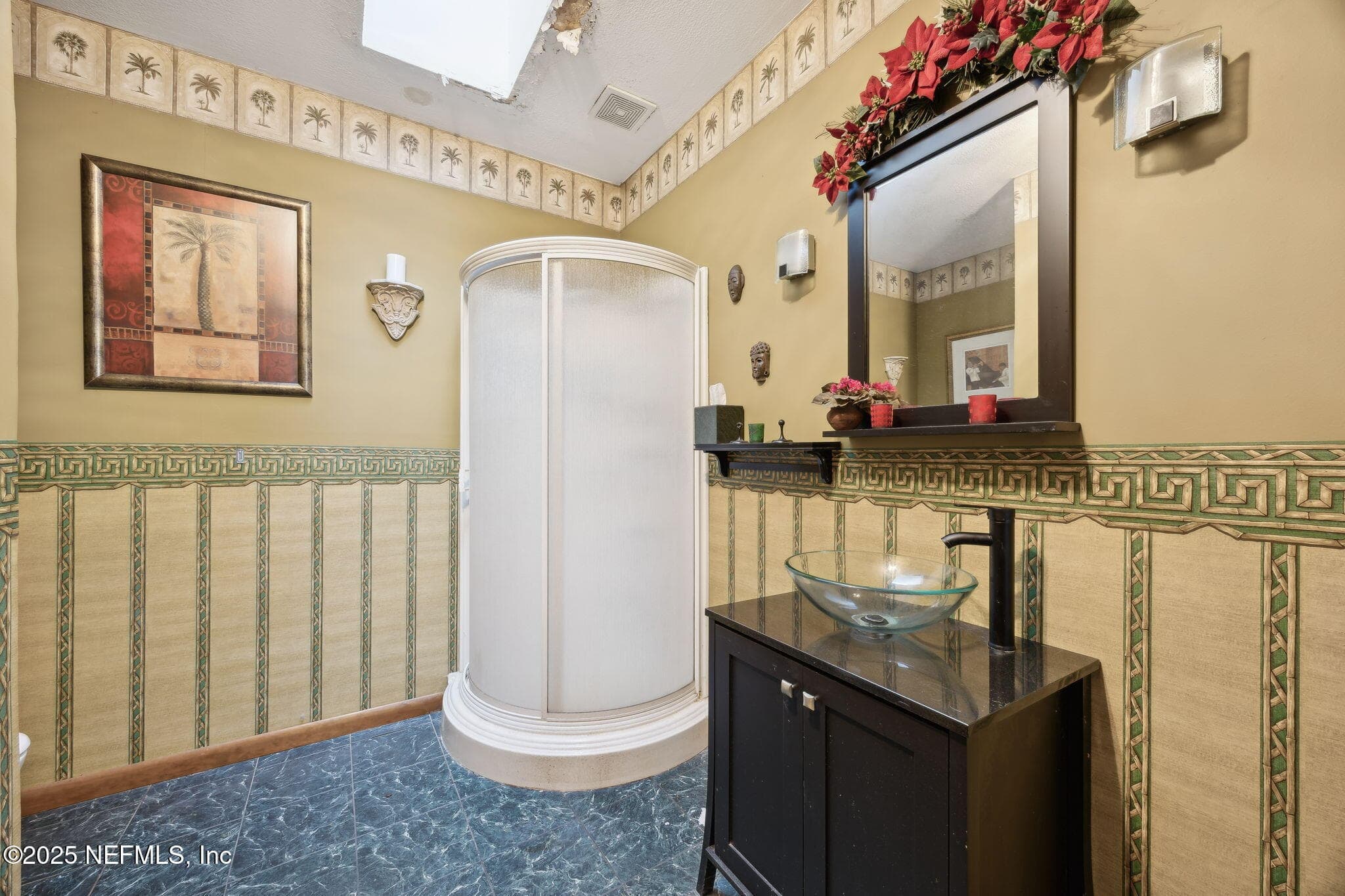 Lower-level bathroom — 259 S PROSPECT Street, Crescent City, FL 32112