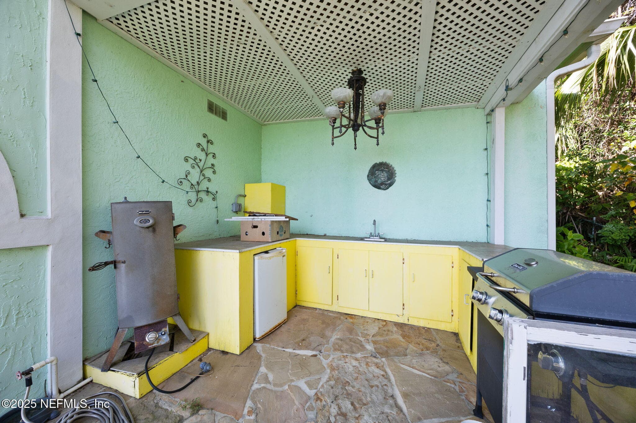 Summer kitchen — 259 S PROSPECT Street, Crescent City, FL 32112