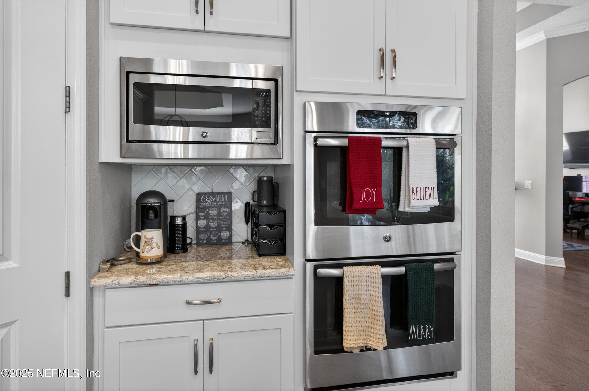 Double ovens with the perfect space for a coffee bar — 2752 TARTUS Drive, Jacksonville, FL 32246