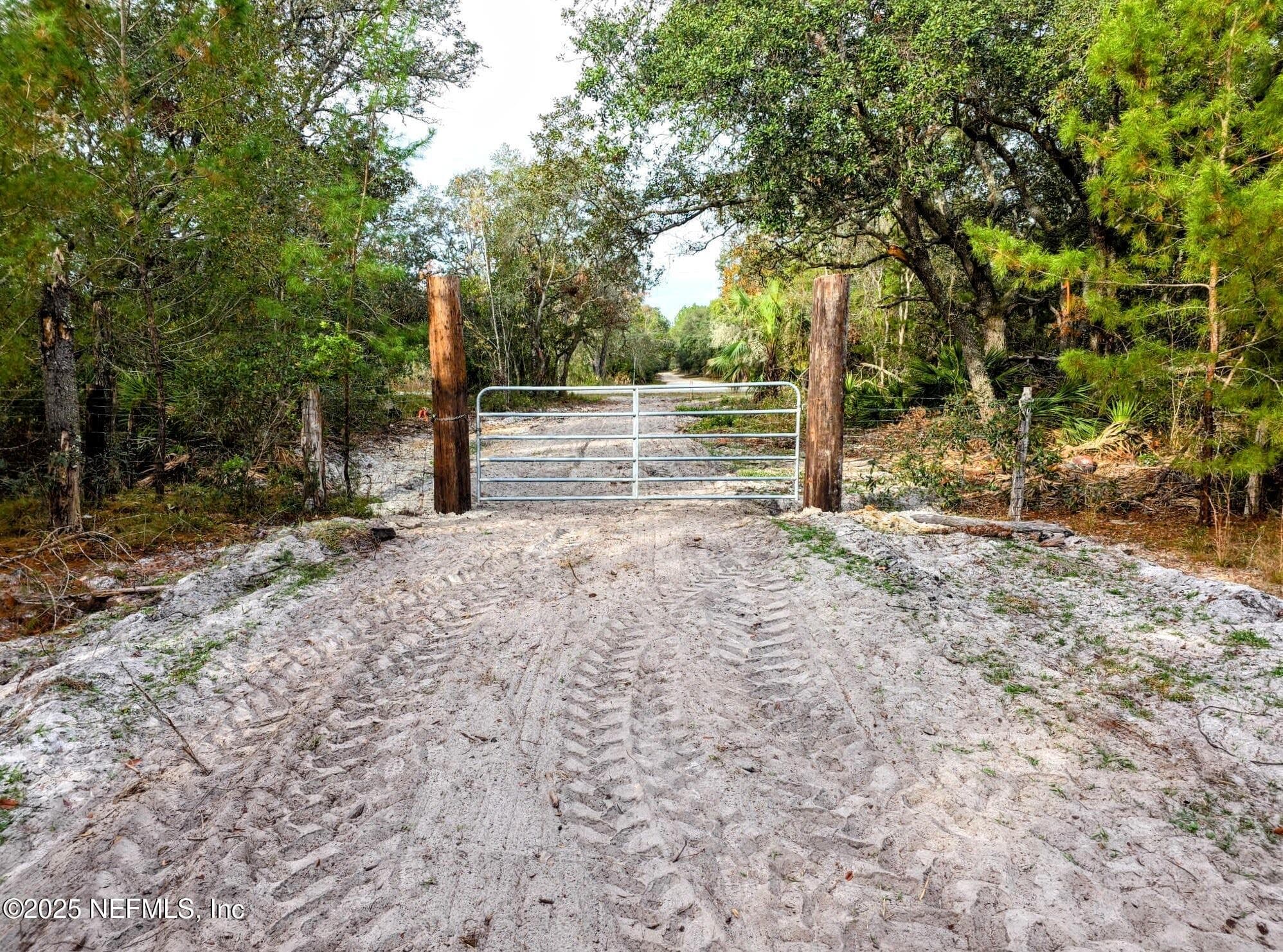 Photo 2 of 96 BRIDLE Drive, Interlachen, FL 32148
