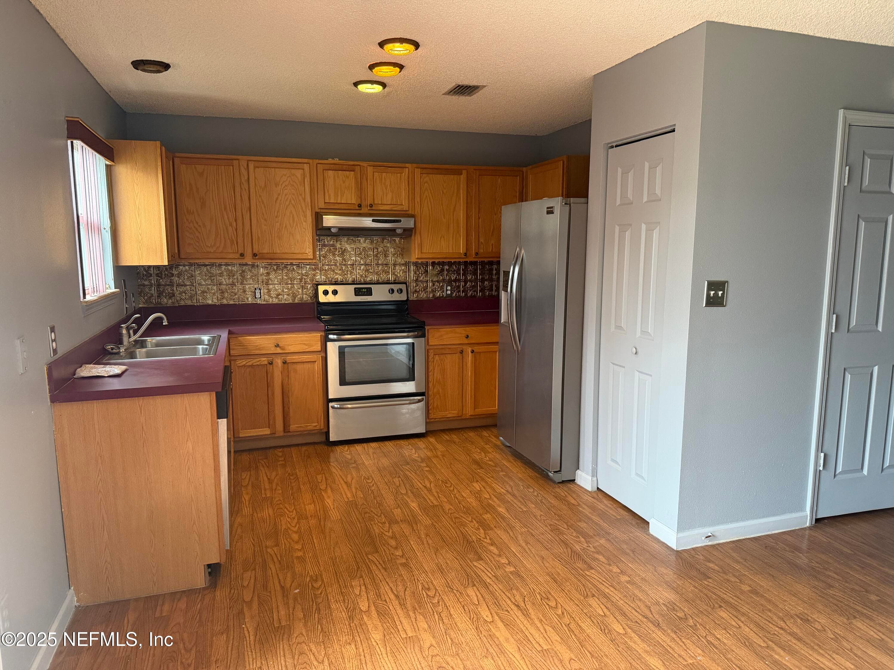 Photo 5 of 1114 SCHEIDEL Court, Atlantic Beach, FL 32233
