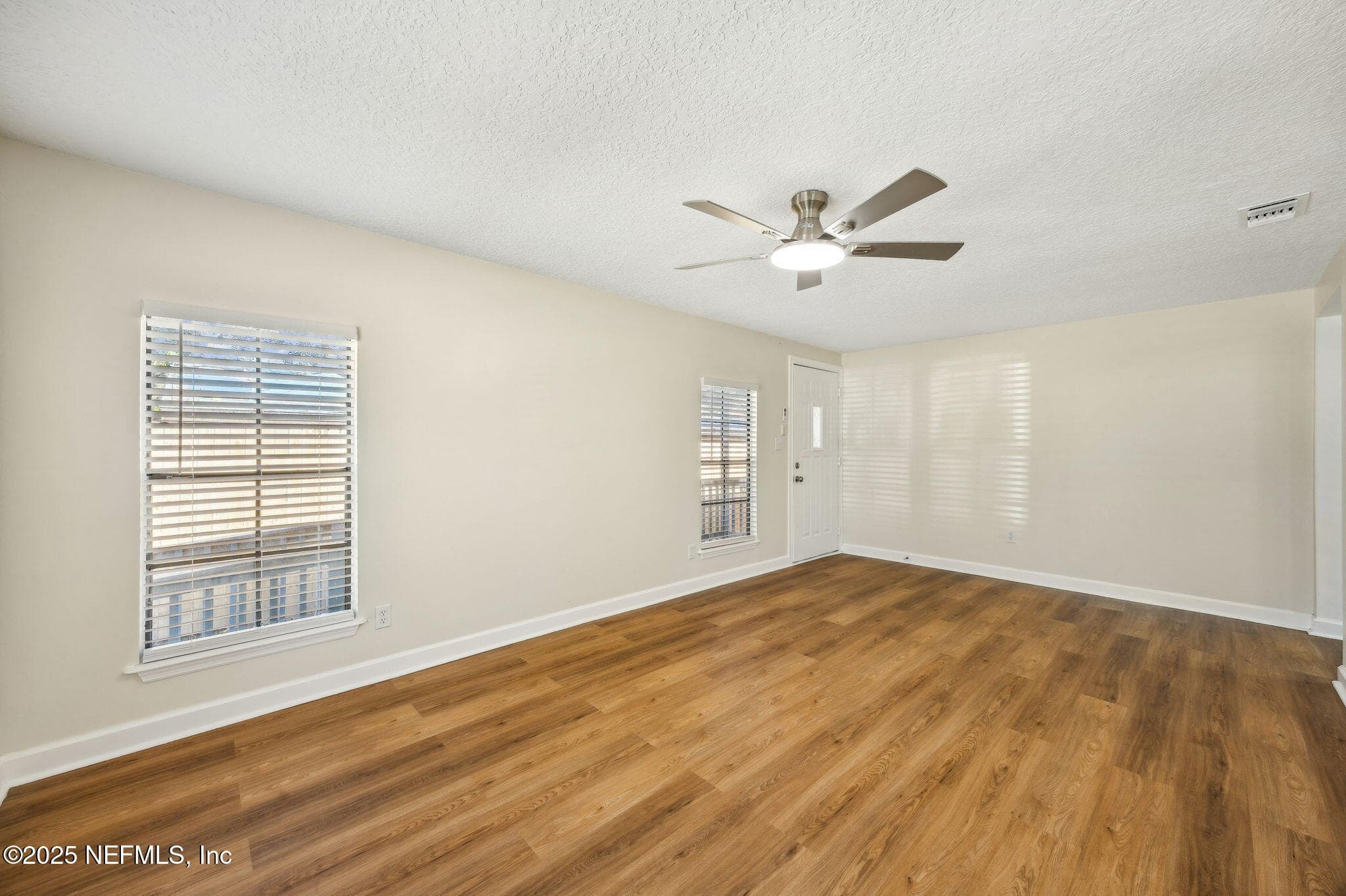 Living room Photo #3 — 7611 MC COWAN Drive, Jacksonville, FL 32244