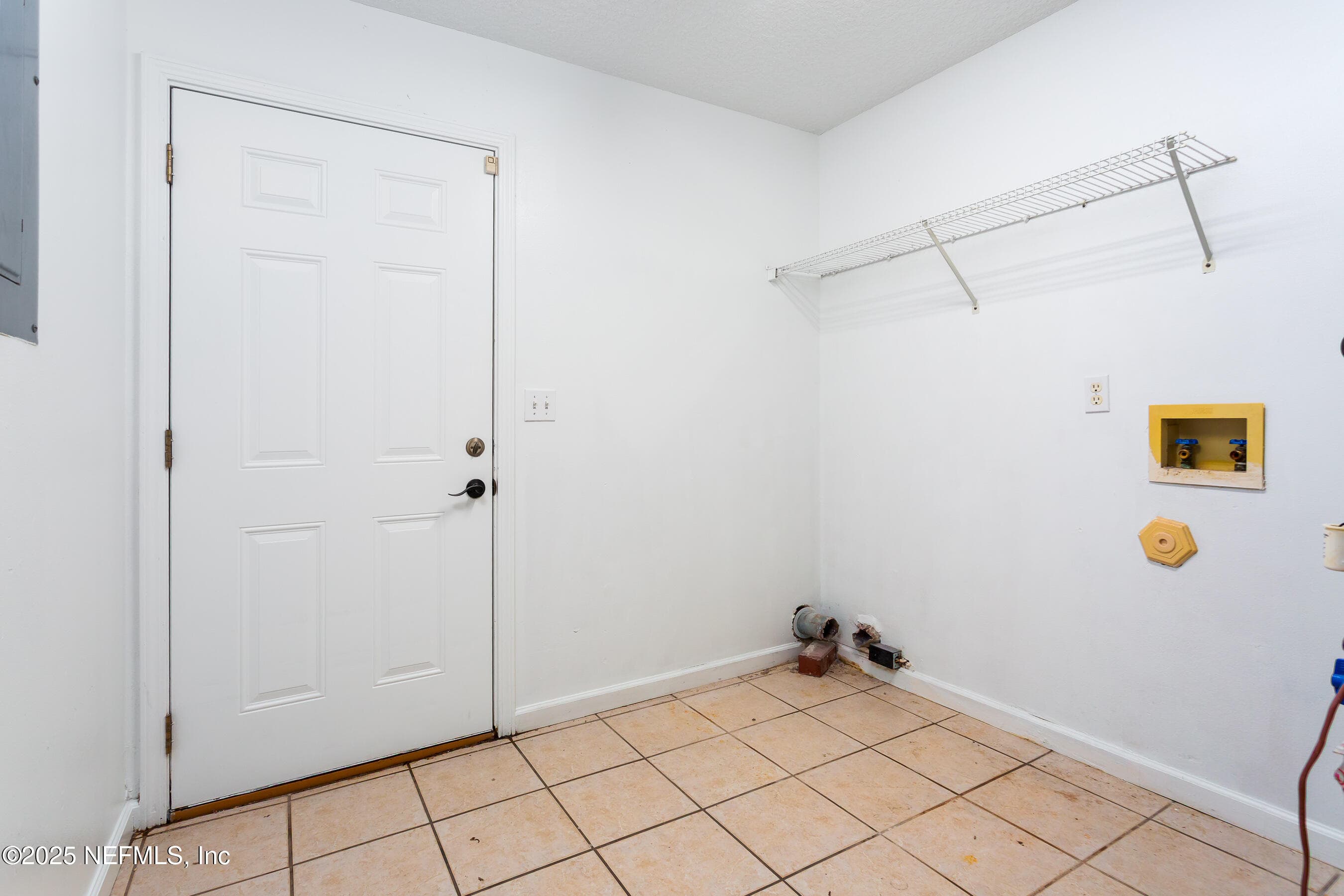 Photo 11 of 164 CAROLE Road, Palatka, FL 32177