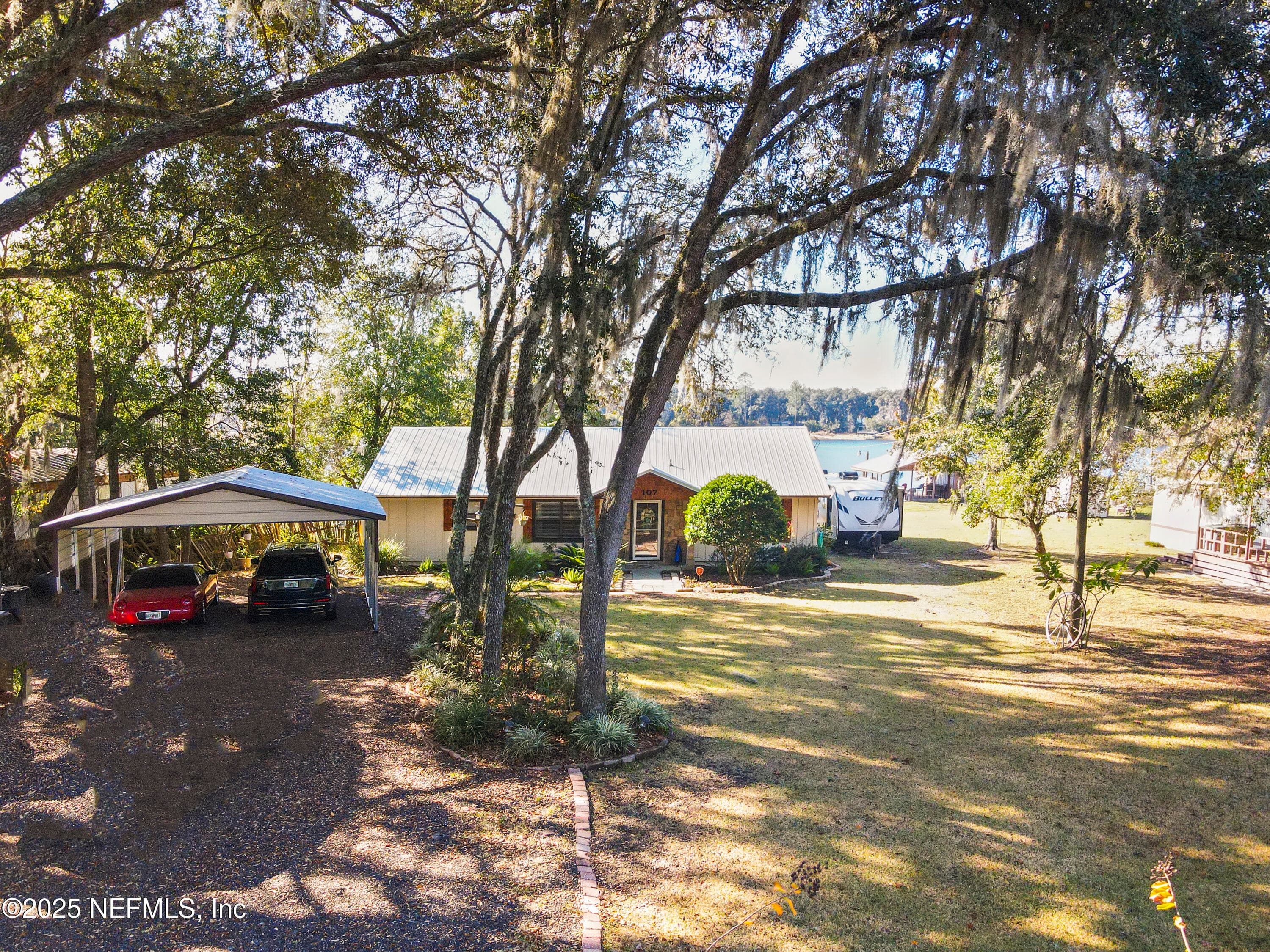 Photo 7 of 107 CHURCH LAKE Drive, Interlachen, FL 32148