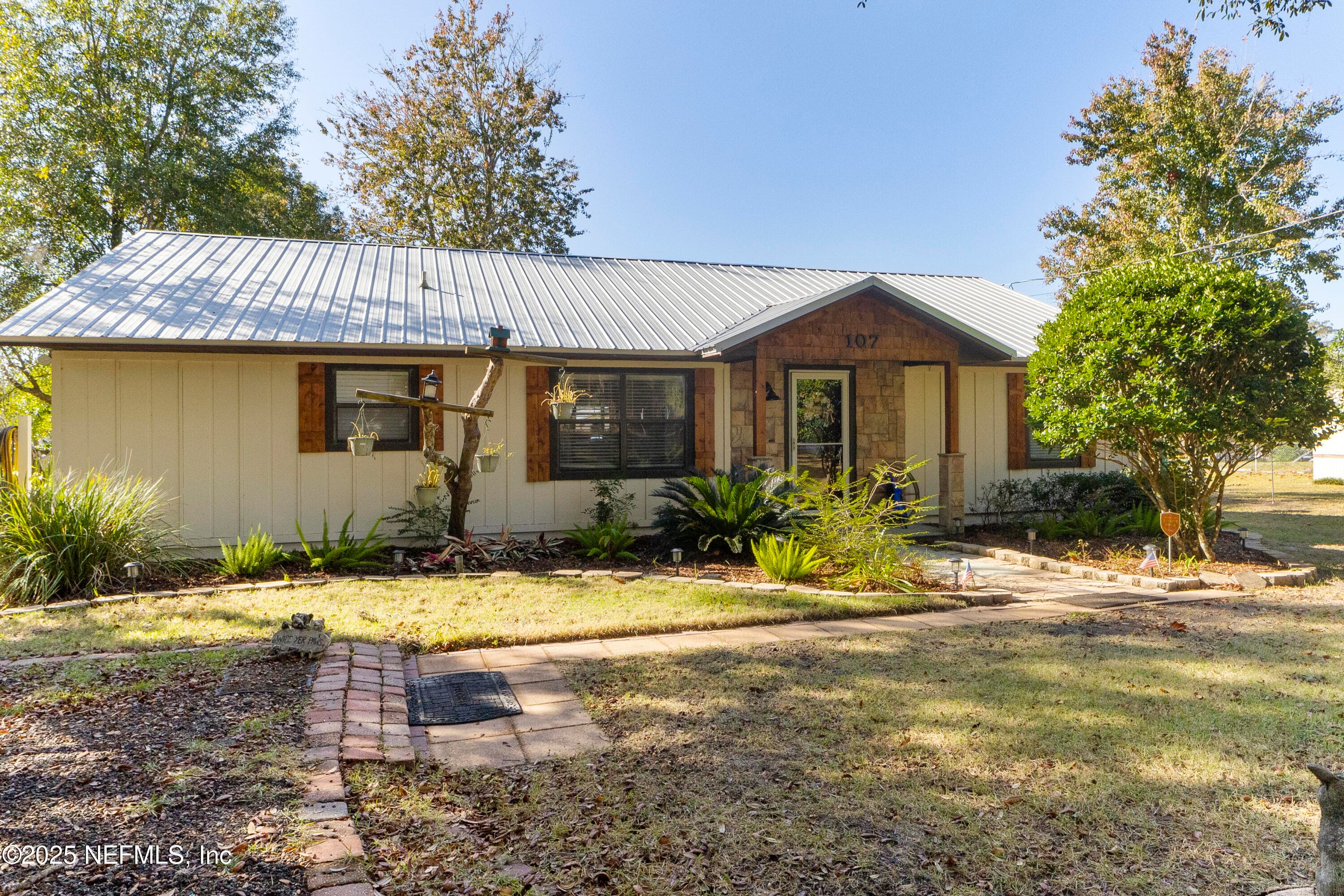 Photo 16 of 107 CHURCH LAKE Drive, Interlachen, FL 32148