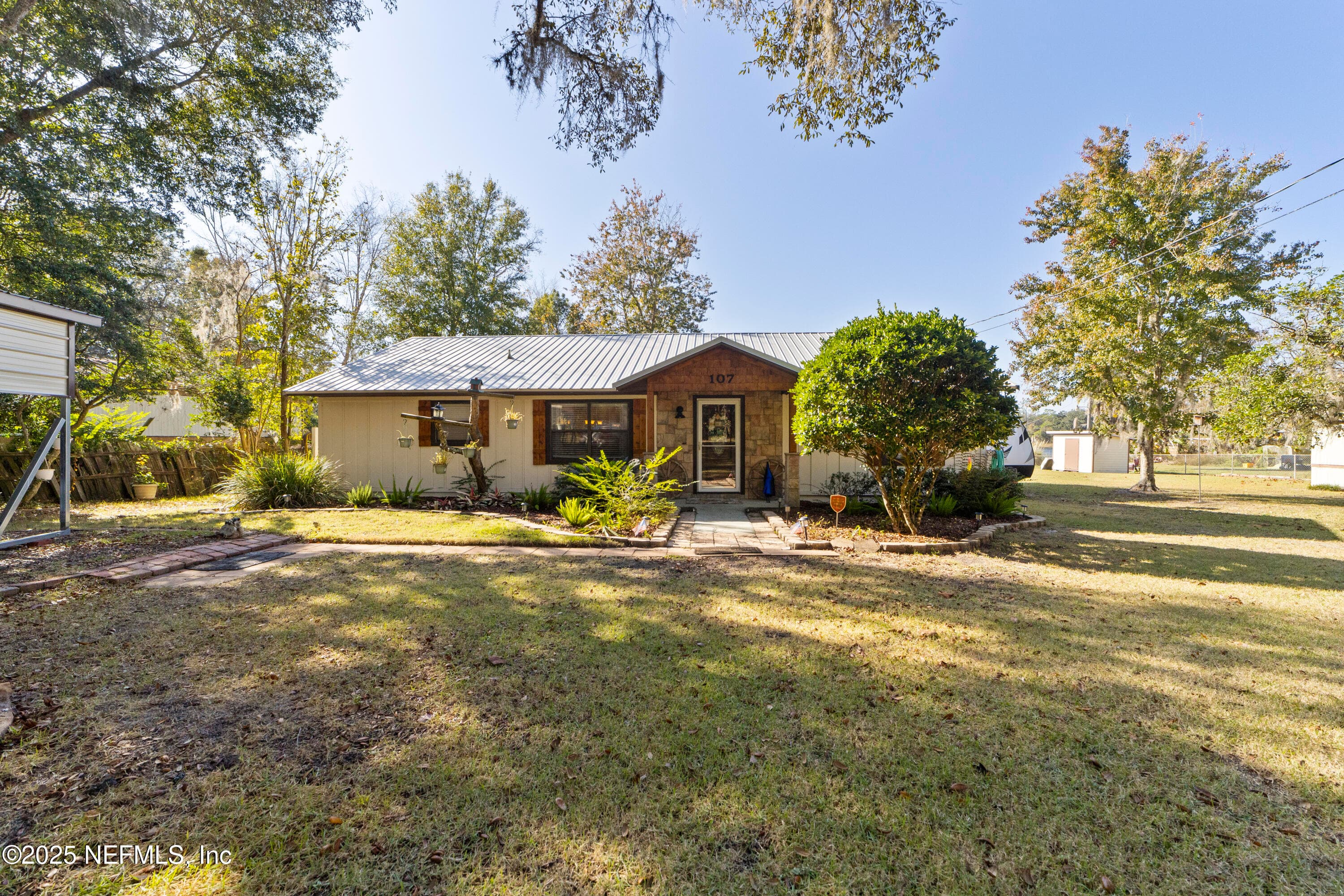 Photo 17 of 107 CHURCH LAKE Drive, Interlachen, FL 32148