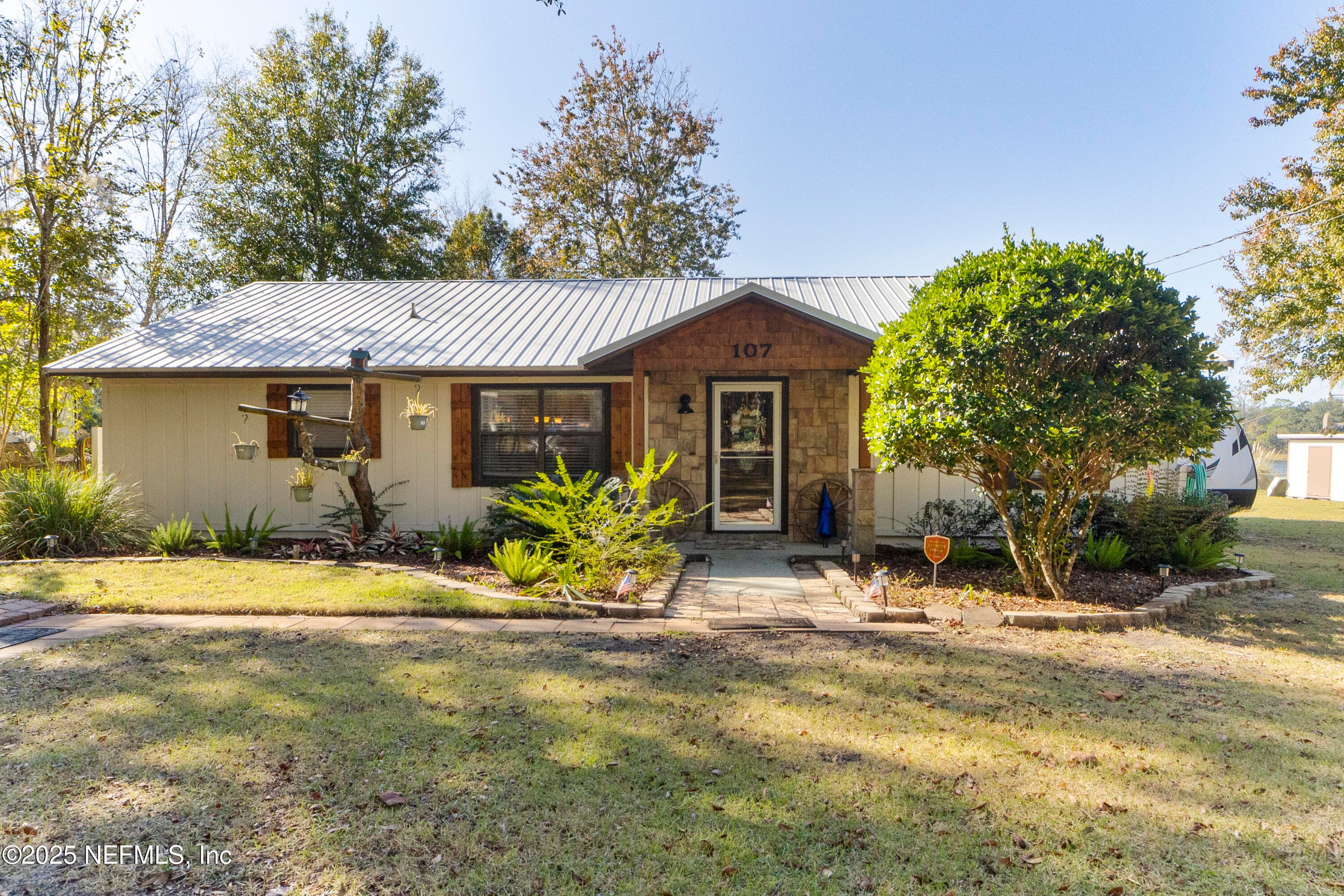 Photo 18 of 107 CHURCH LAKE Drive, Interlachen, FL 32148