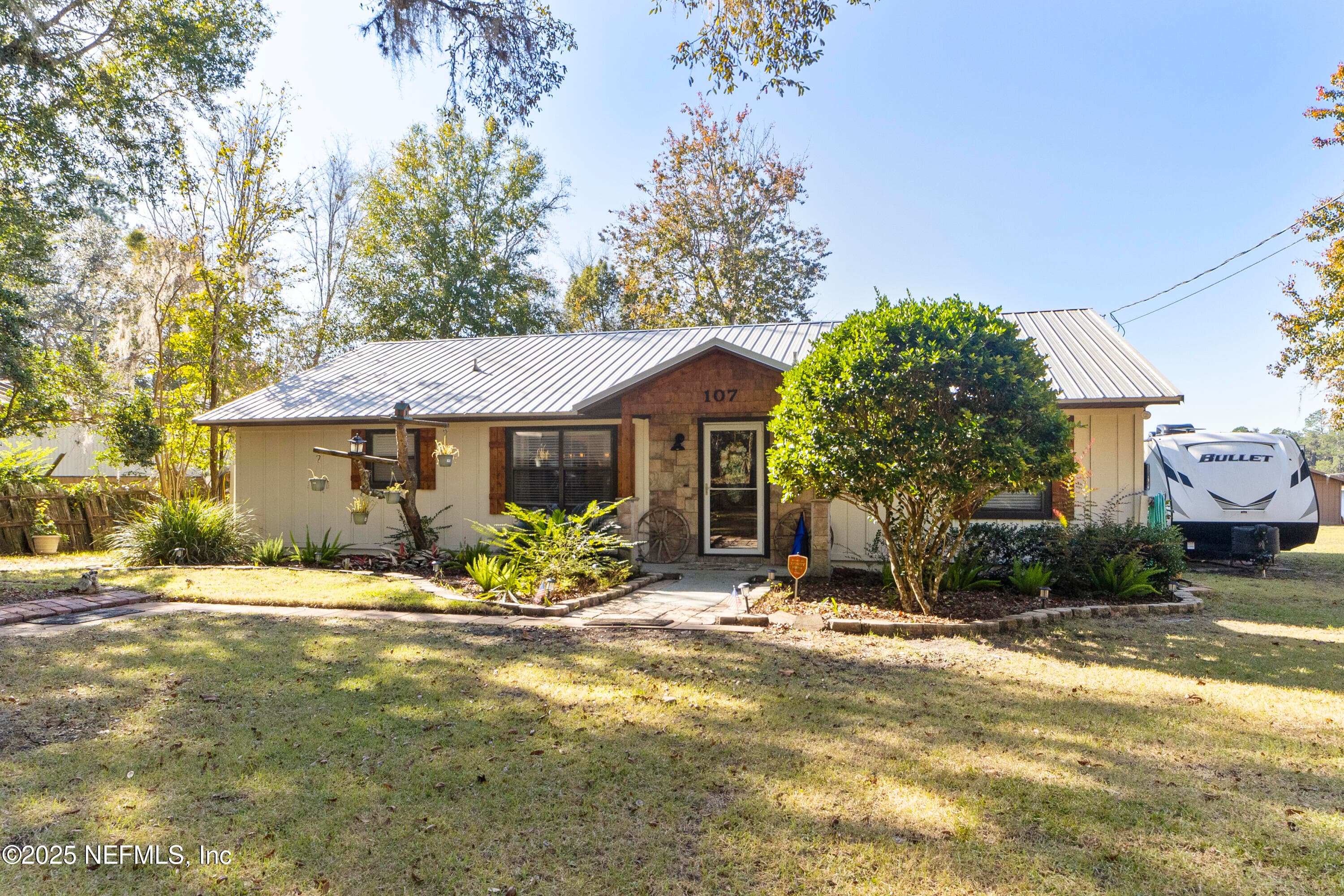 Photo 19 of 107 CHURCH LAKE Drive, Interlachen, FL 32148