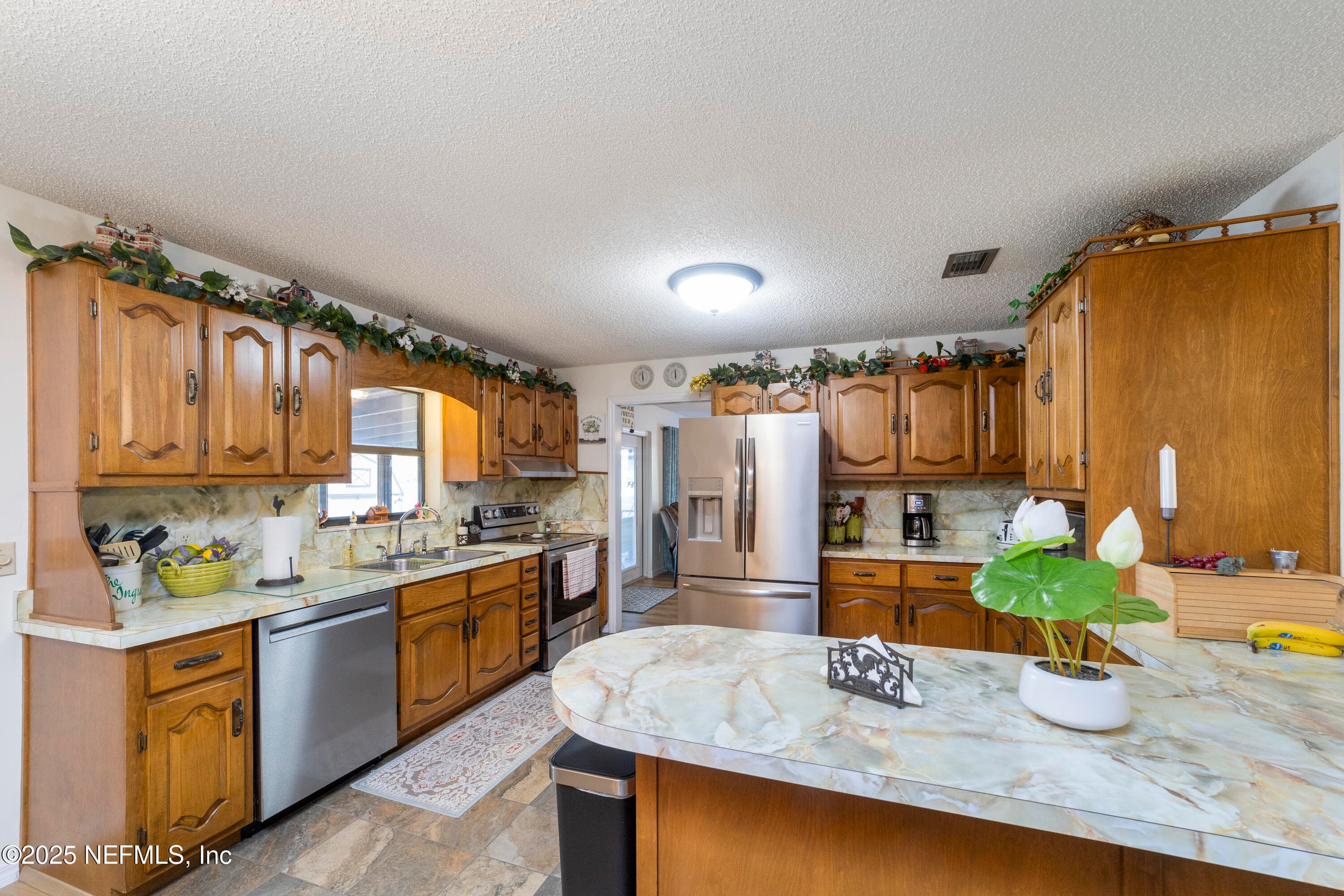Photo 4 of 107 CHURCH LAKE Drive, Interlachen, FL 32148