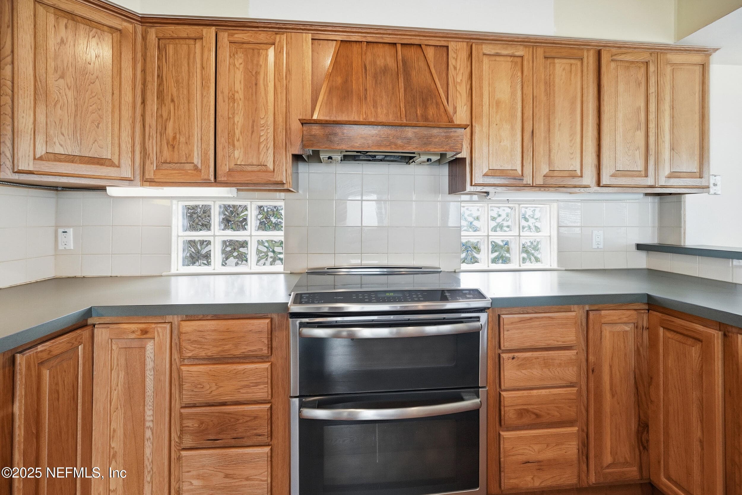 Electric cooktop with Double Oven — 2935 S PONTE VEDRA Boulevard, Ponte Vedra Beach, FL 32082