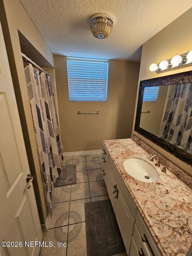 Upstairs Hall Bathroom — 435 LAKE ASBURY Drive, Green Cove Springs, FL 32043