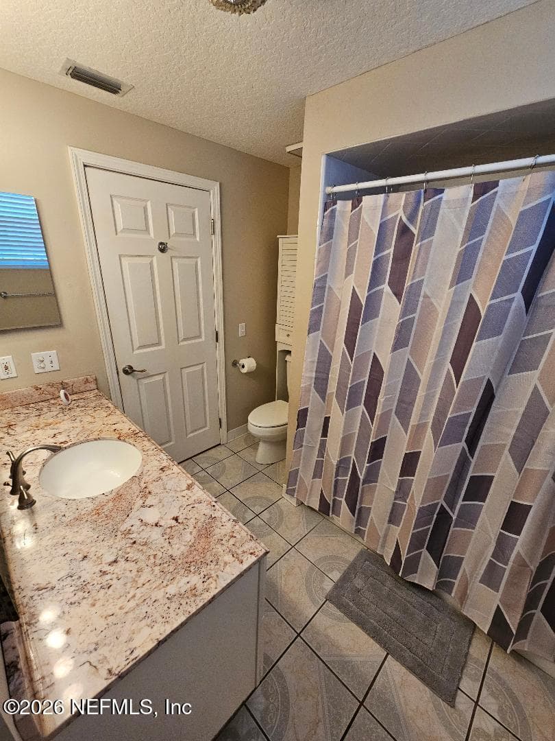 Upstairs Hall Bathroom — 435 LAKE ASBURY Drive, Green Cove Springs, FL 32043