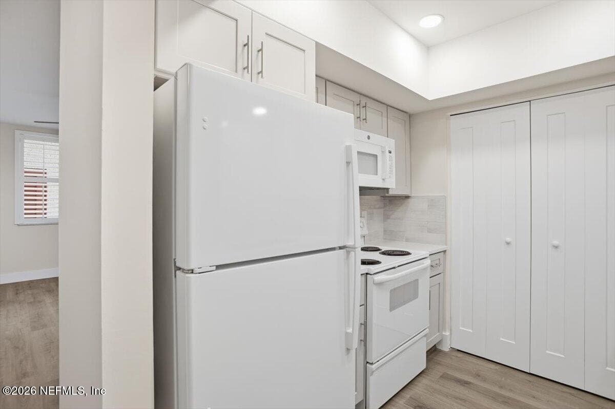 New microwave and pantry doors and shelves. — 1810 SEVILLA Boulevard 310, Atlantic Beach, FL 32233