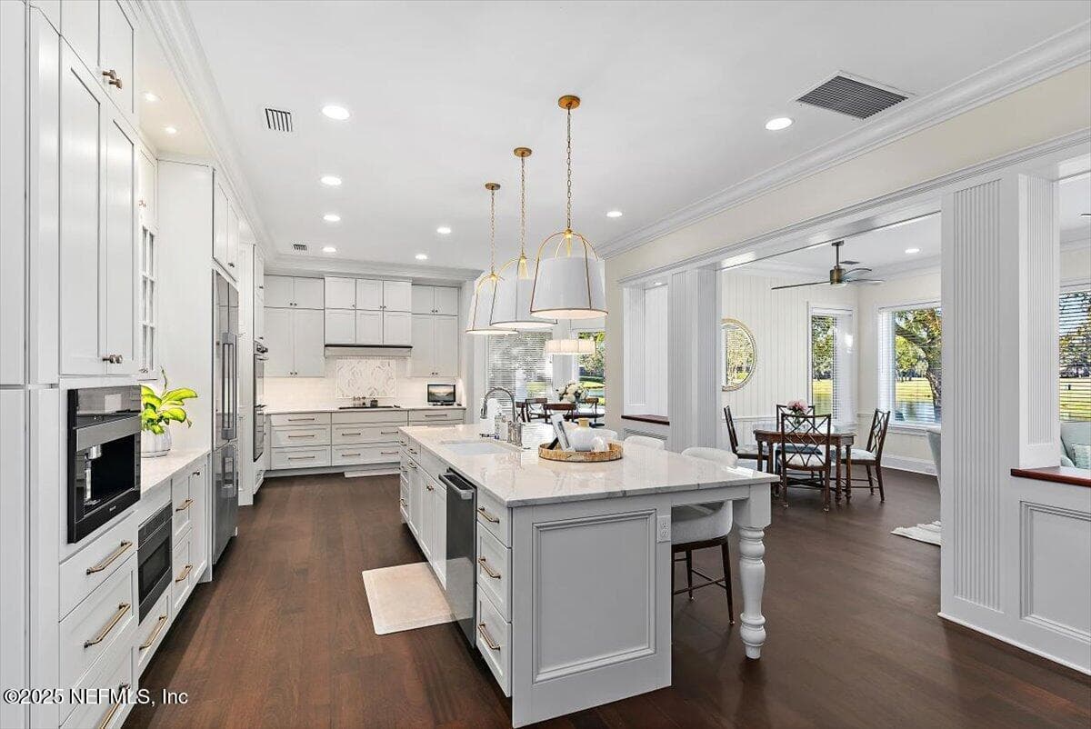 This brand new kitchen features a large center island and a coffee/tea station. — 134 MUIRFIELD Drive, Ponte Vedra Beach, FL 32082