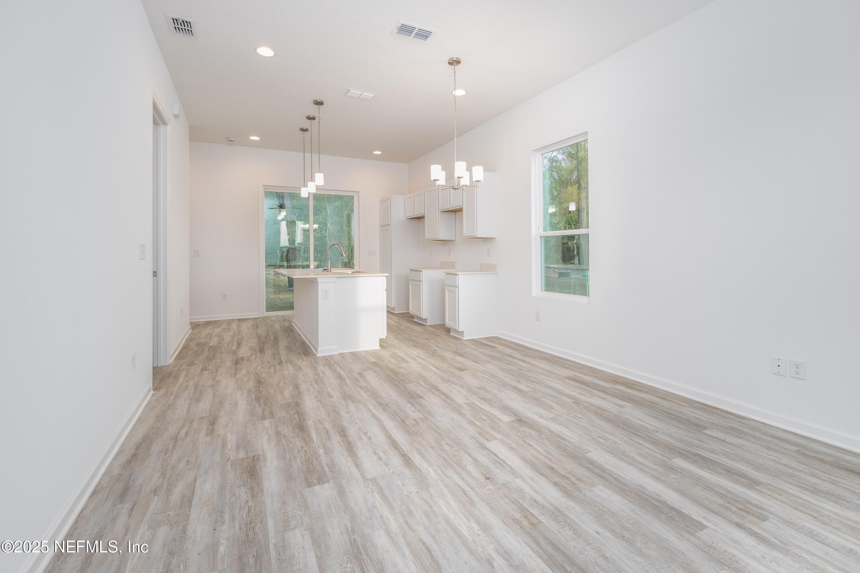 Photo 5 of 11165 JOEL Street, Jacksonville, FL 32218