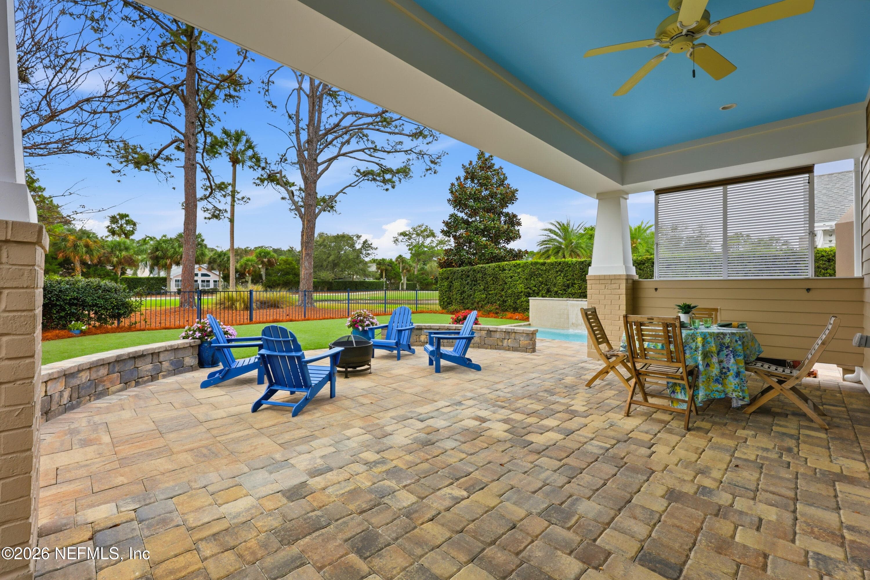 Covered lanai with ceiling fan, paver flooring, and outdoor dining and lounge seating. — 568 TIMBER BRIDGE Lane, Atlantic Beach, FL 32233