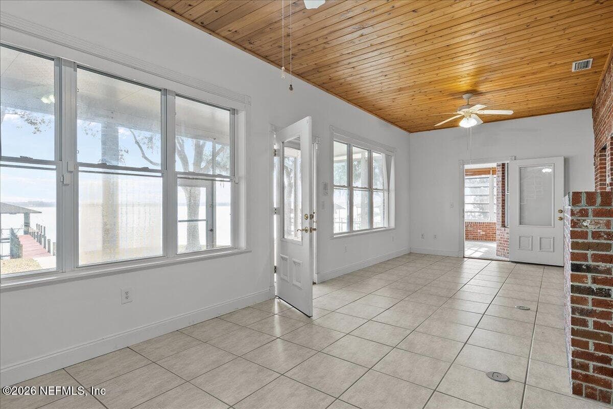 Photo 18 of 533 W RIVER Road, Palatka, FL 32177
