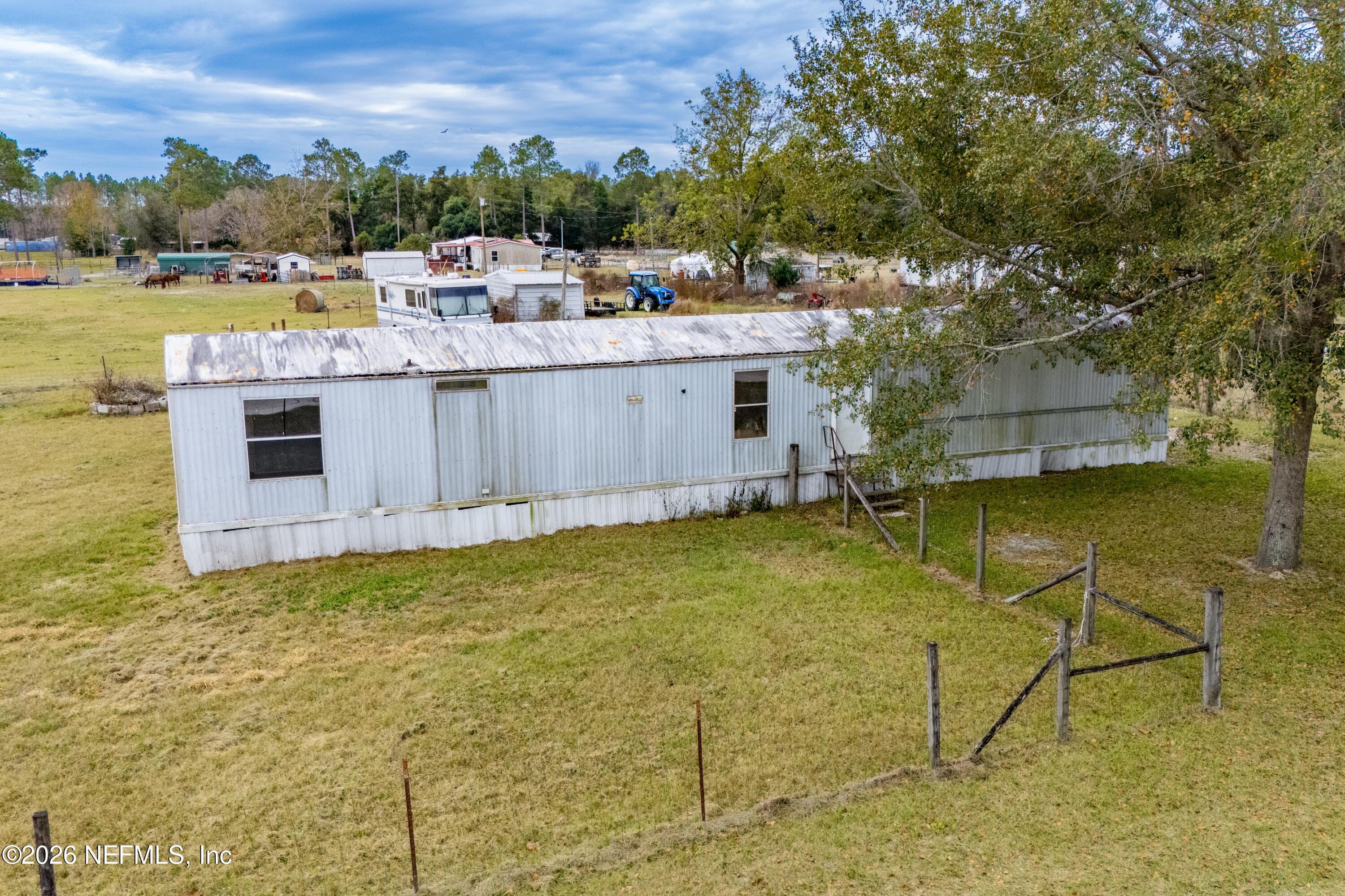Photo 5 of 10427 SW 113TH Avenue, Brooker, FL 32622