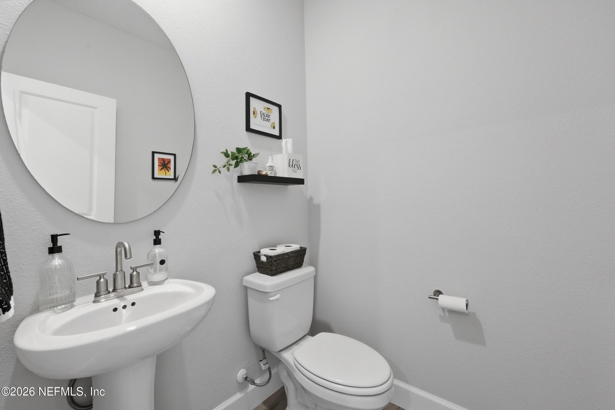half bath pwder room on main — 95252 TERRIS Way, Fernandina Beach, FL 32034