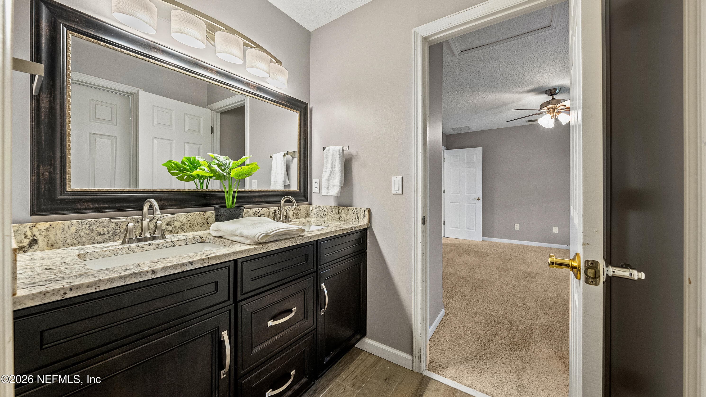 Jack and Jill upstairs full Bath w/a bathtub/shower — 13601 EMERALD COVE Court, Jacksonville, FL 32225