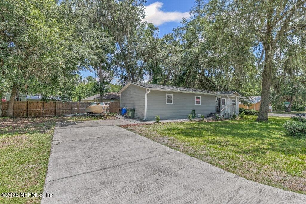 Photo 4 of 600 LEMON Street, Green Cove Springs, FL 32043