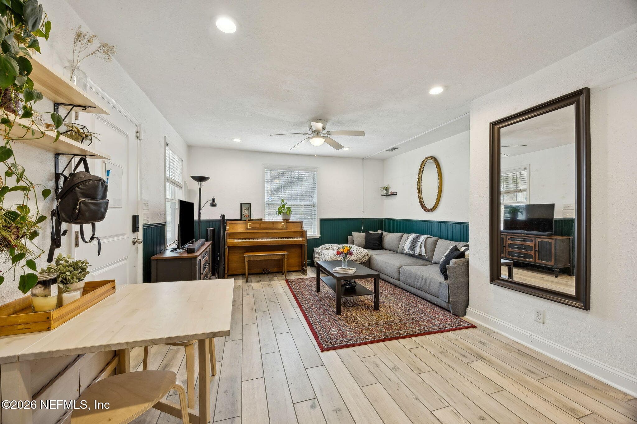 Living Room — 2846 CHEROKEE Circle W, Jacksonville, FL 32205