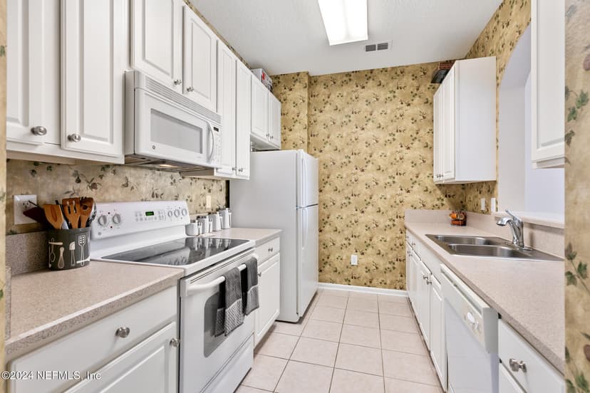 7801 Point Meadows Drive 8406, Jacksonville, FL 32256