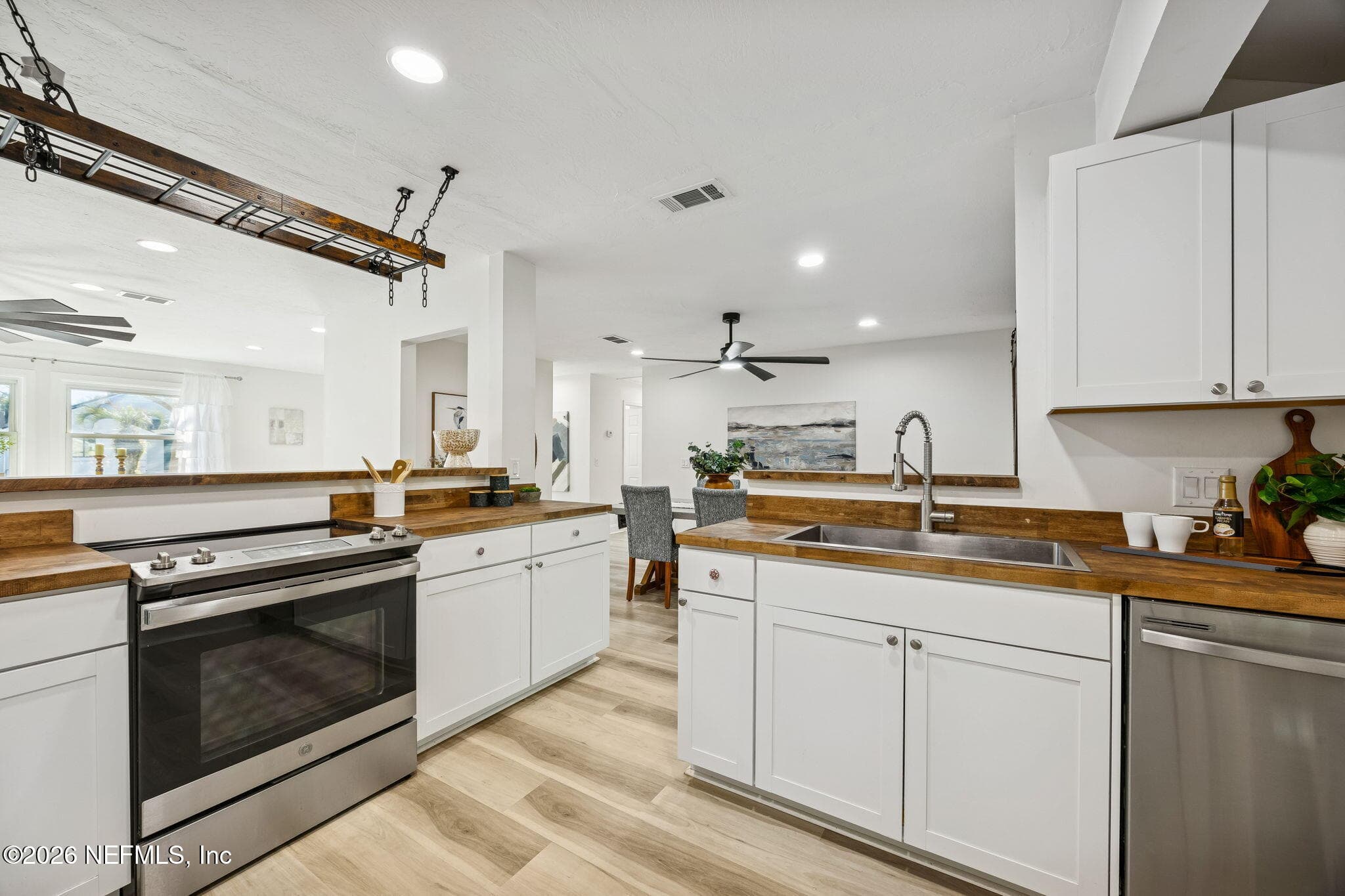 Photo 14 of 2189 THE WOODS Drive E, Jacksonville, FL 32246