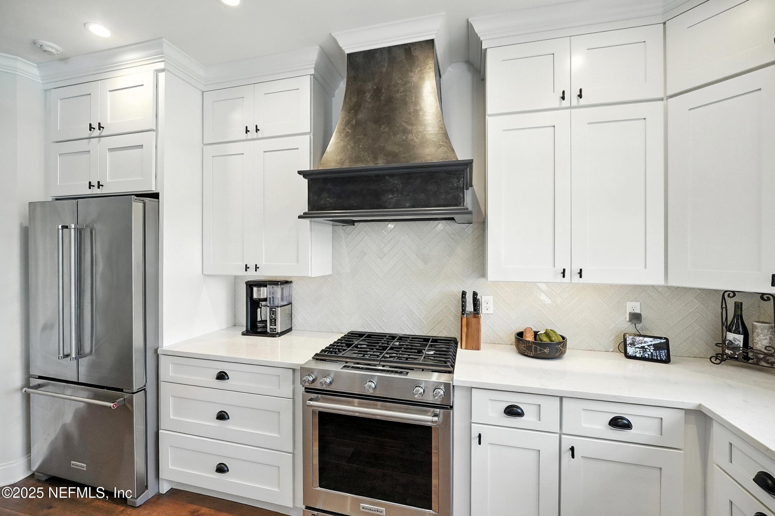 custom kitchen and hood vent — 3367 ROYAL PALM Drive, Jacksonville, FL 32250