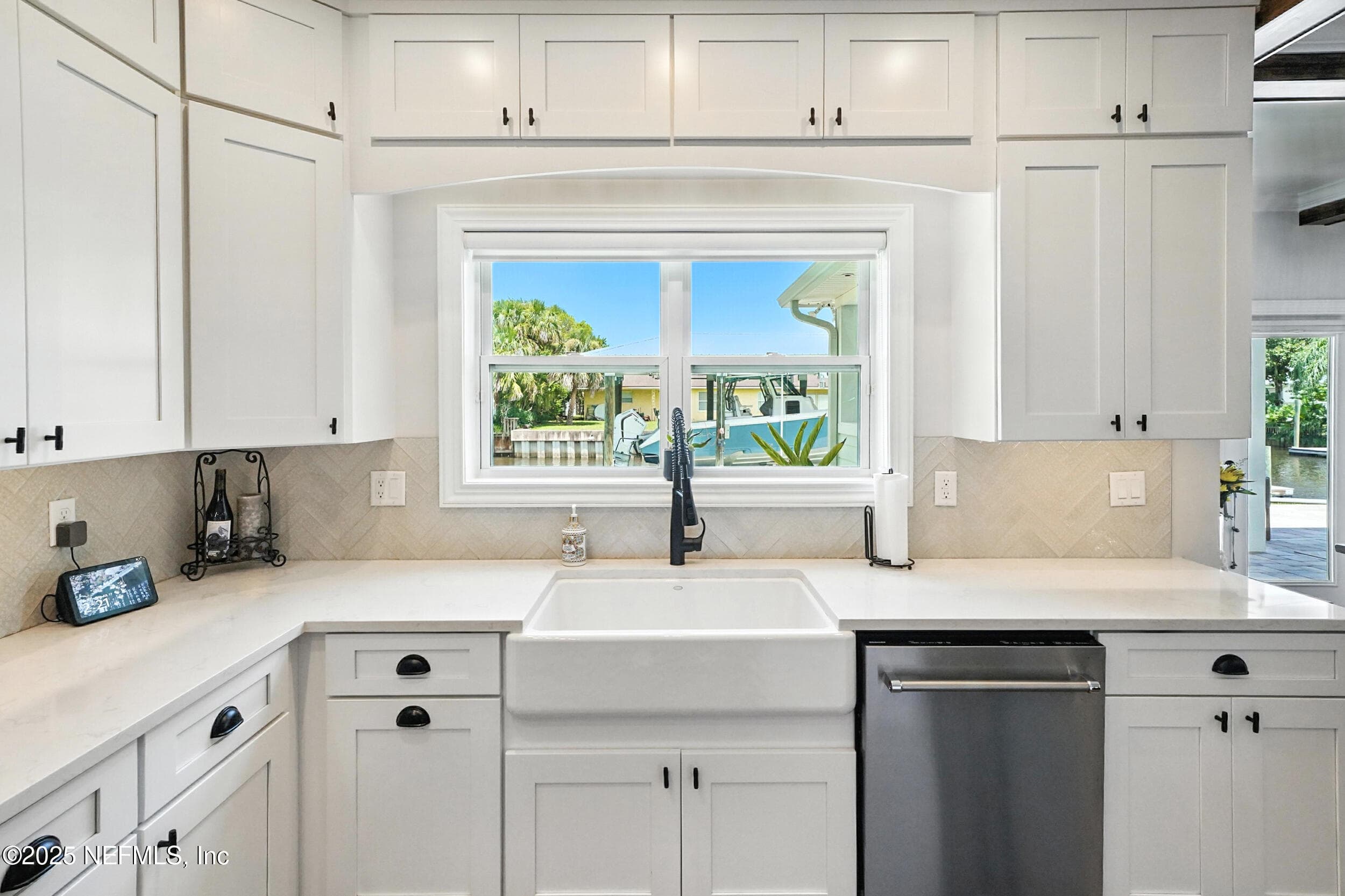 kitchen sink overlooking backyard — 3367 ROYAL PALM Drive, Jacksonville, FL 32250