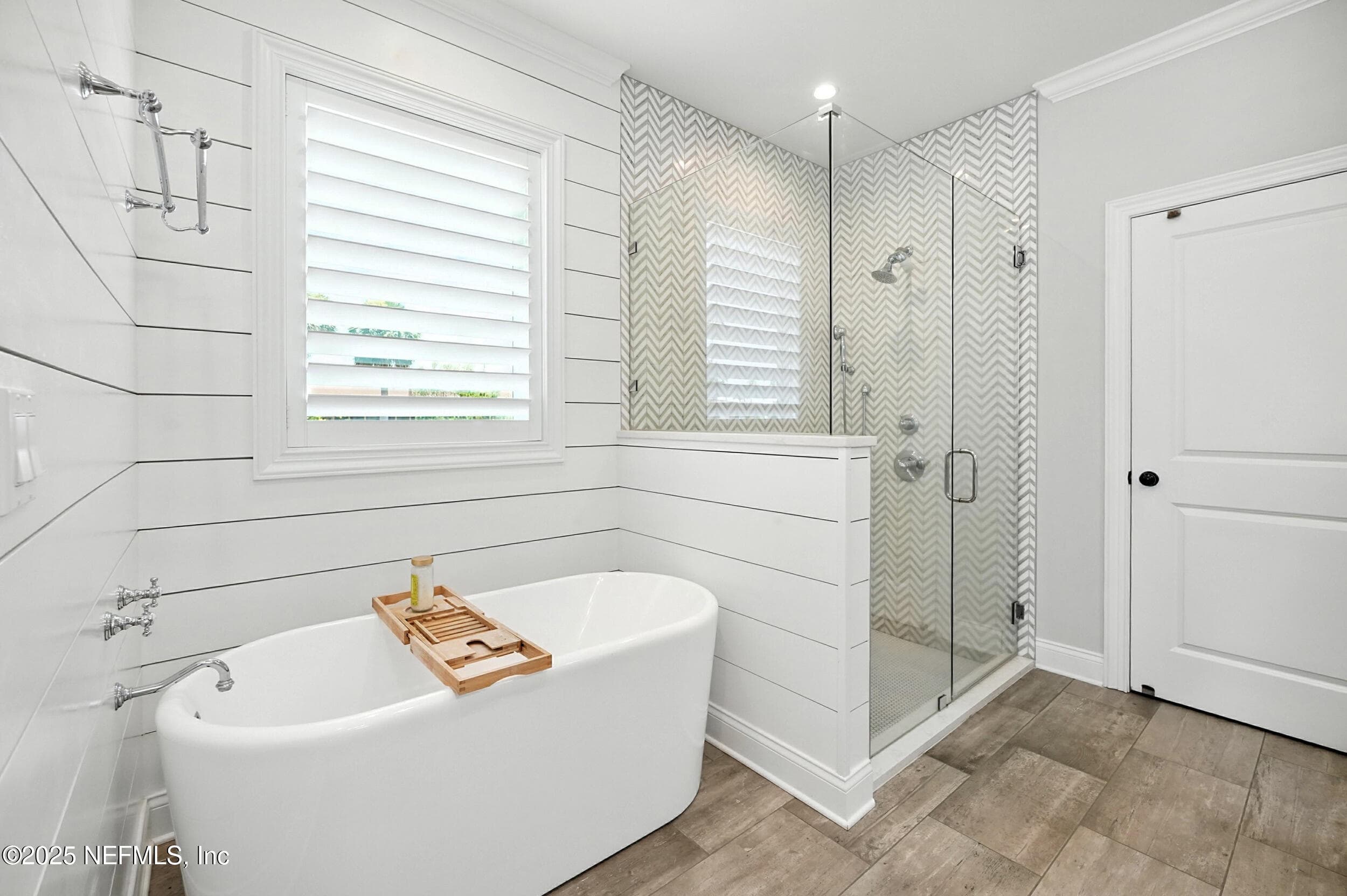 owners bath soaking tub — 3367 ROYAL PALM Drive, Jacksonville, FL 32250