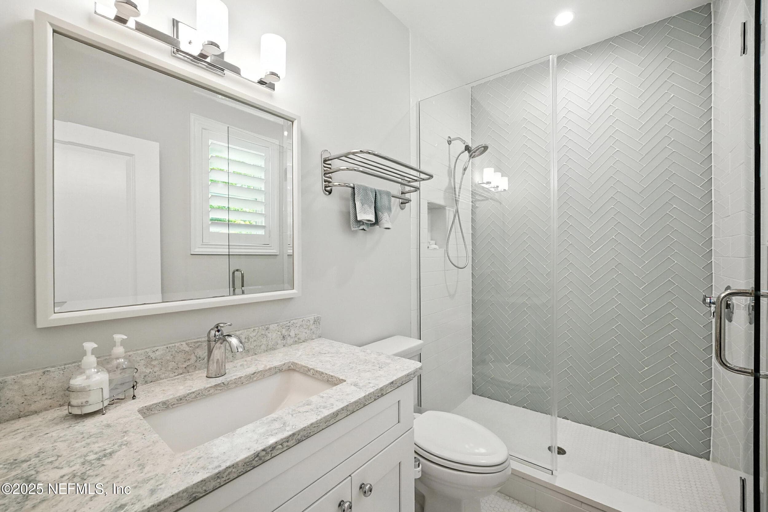 guest ensuite bath 3 — 3367 ROYAL PALM Drive, Jacksonville, FL 32250