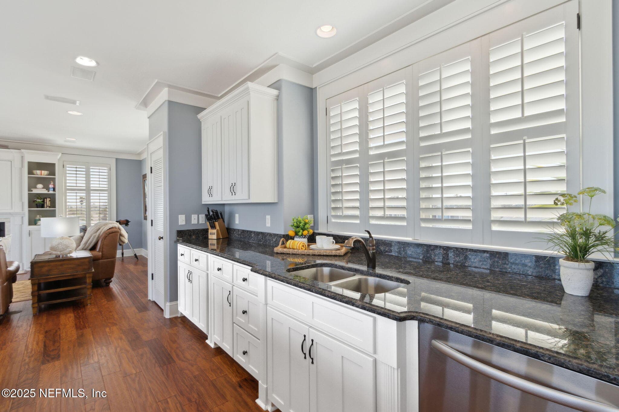 With ample granite counter space ... — 822 S FLETCHER Avenue, Fernandina Beach, FL 32034