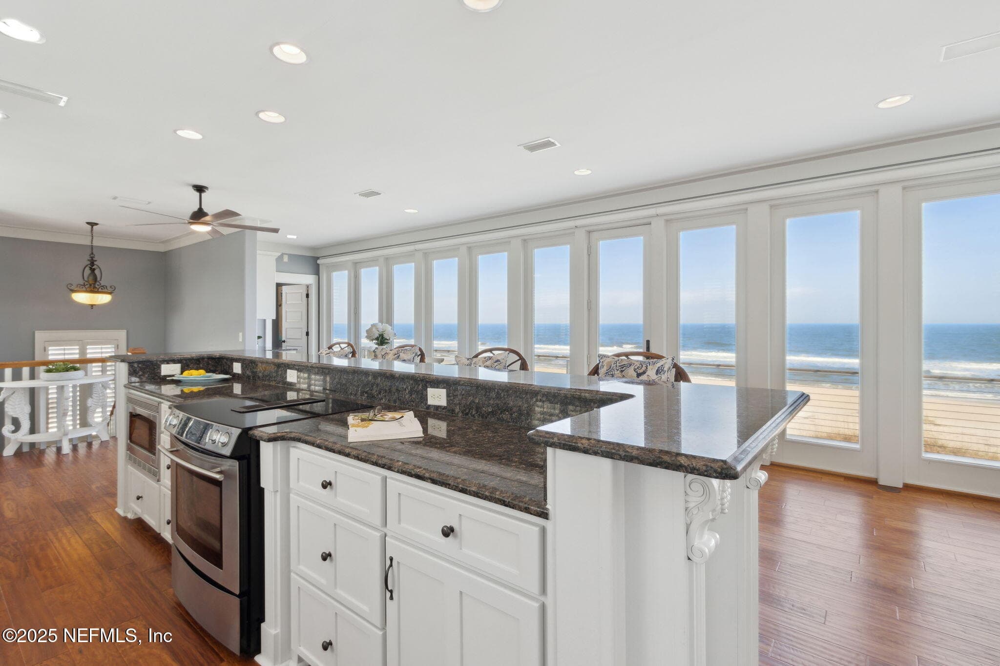 ... and sleek white cabinetry ... — 822 S FLETCHER Avenue, Fernandina Beach, FL 32034