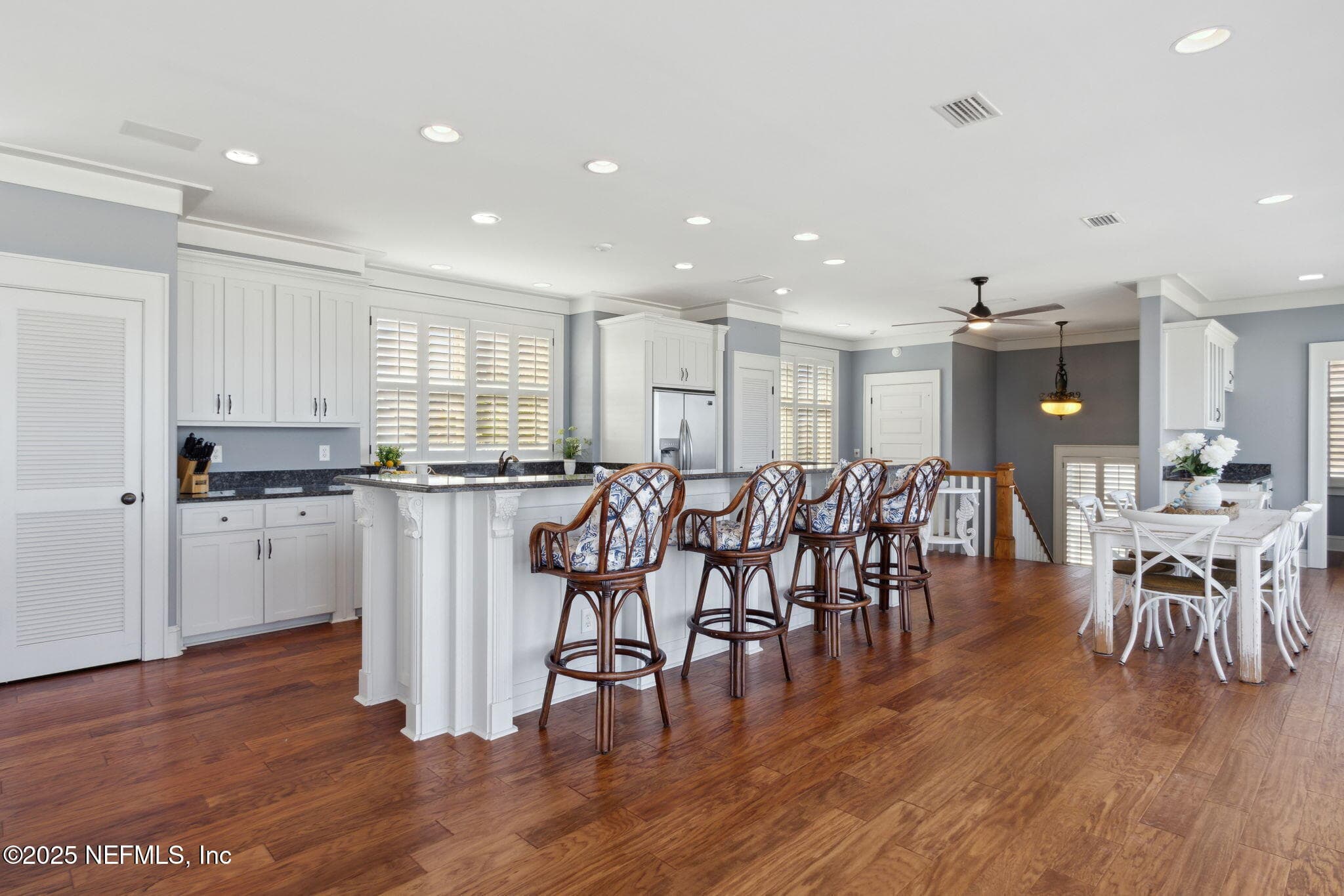 ... enjoying casual meals or sipping coffee (or wine) ... — 822 S FLETCHER Avenue, Fernandina Beach, FL 32034