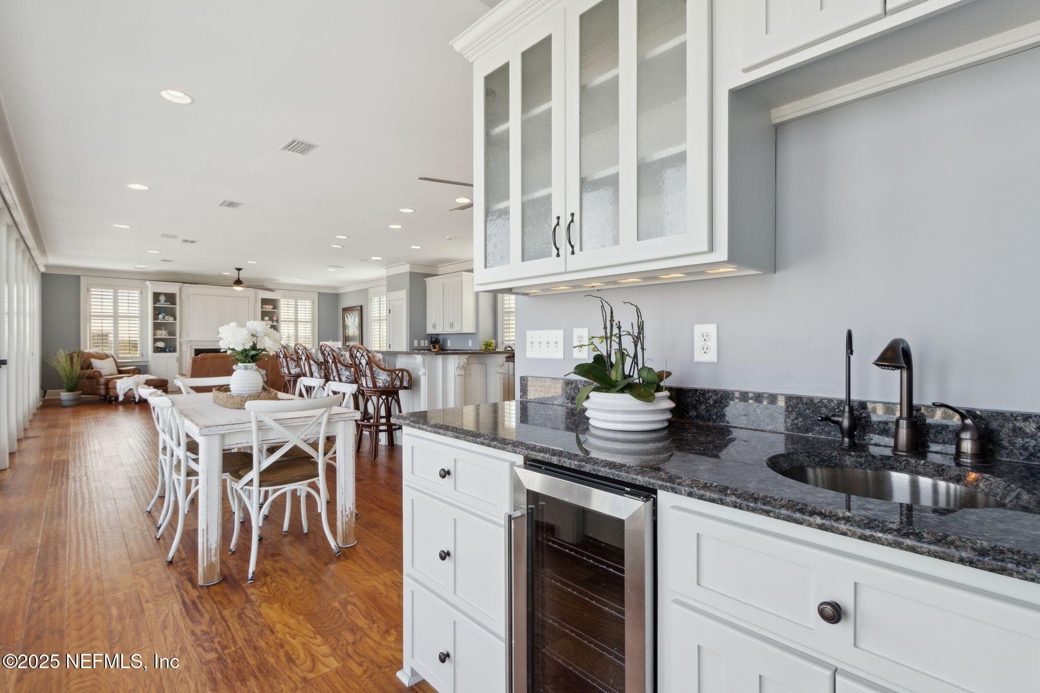 A nearby wet bar elevates your entertaining experience... — 822 S FLETCHER Avenue, Fernandina Beach, FL 32034